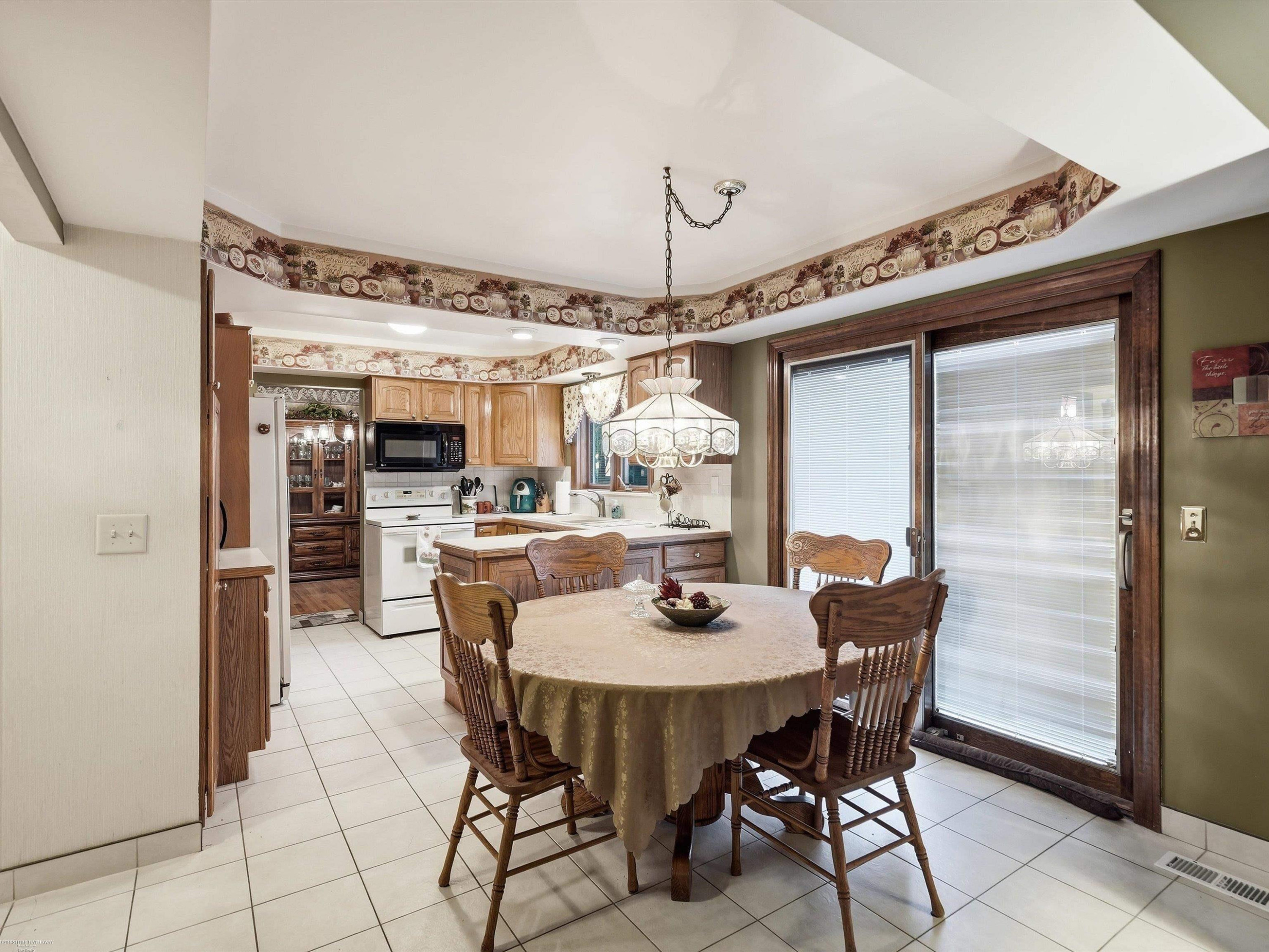 43456 Hillcrest Drive, Sterling Heights, MI 48313 — Photo 7