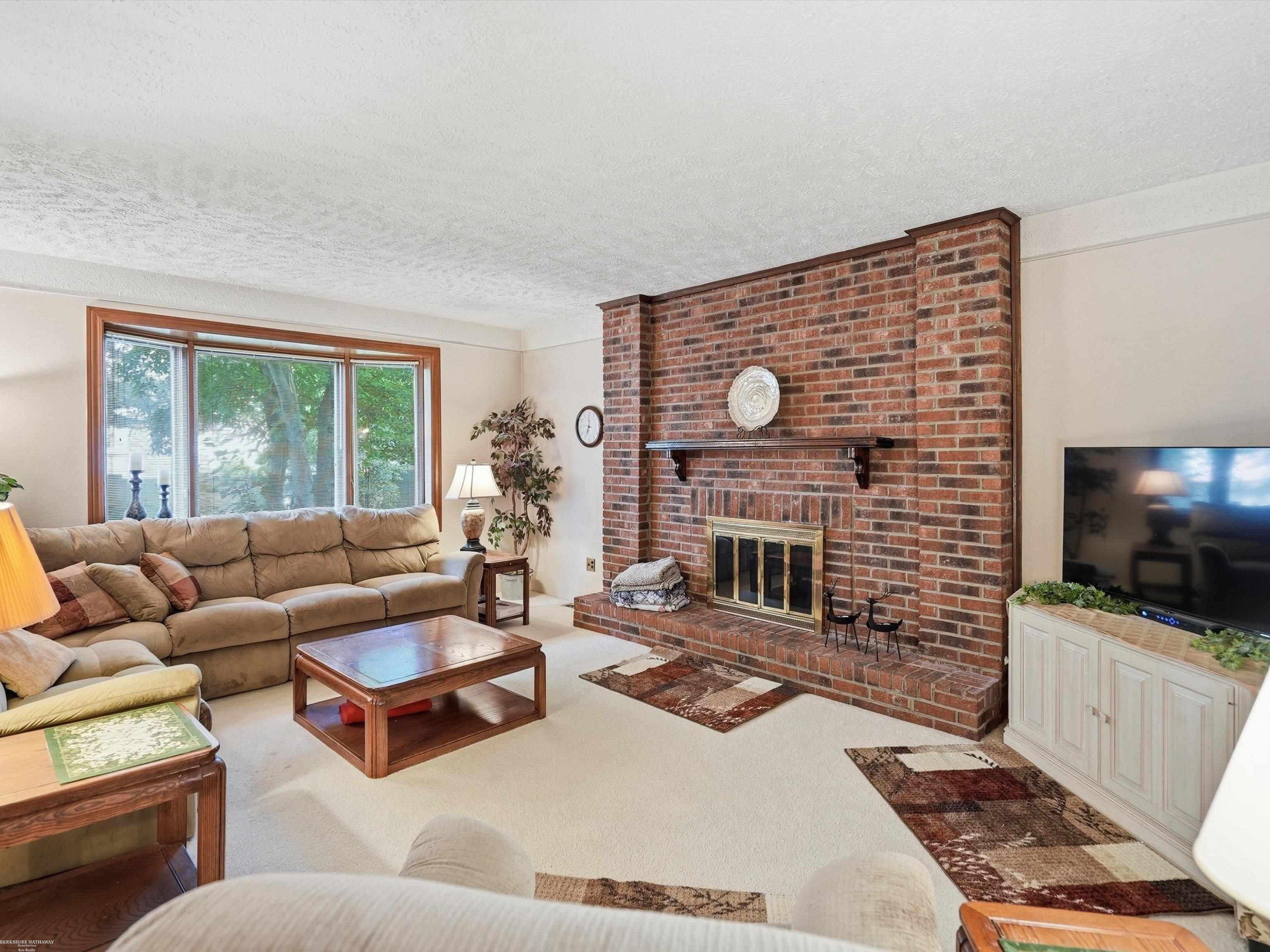 43456 Hillcrest Drive, Sterling Heights, MI 48313 — Photo 11