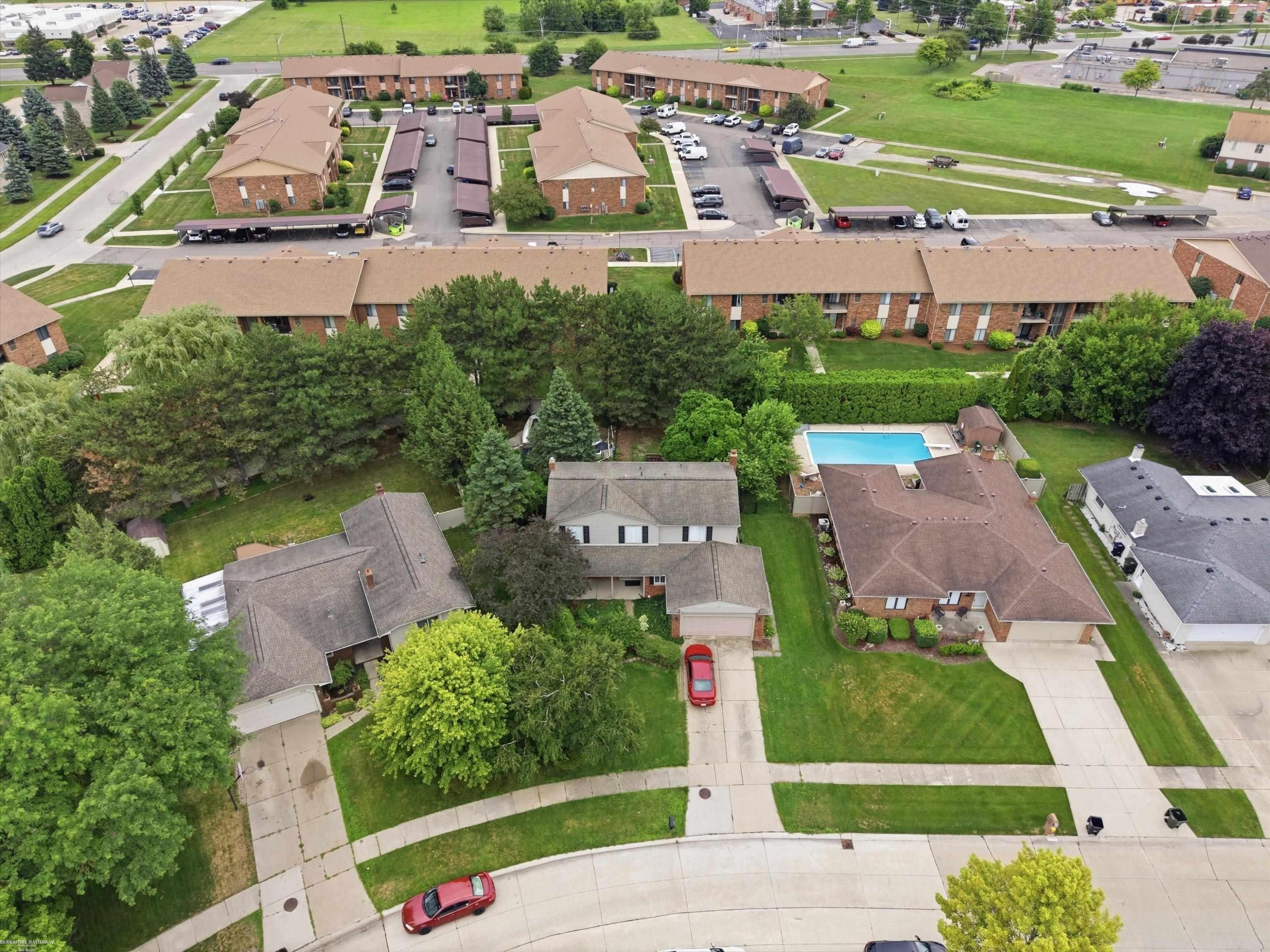 43456 Hillcrest Drive, Sterling Heights, MI 48313 — Photo 33