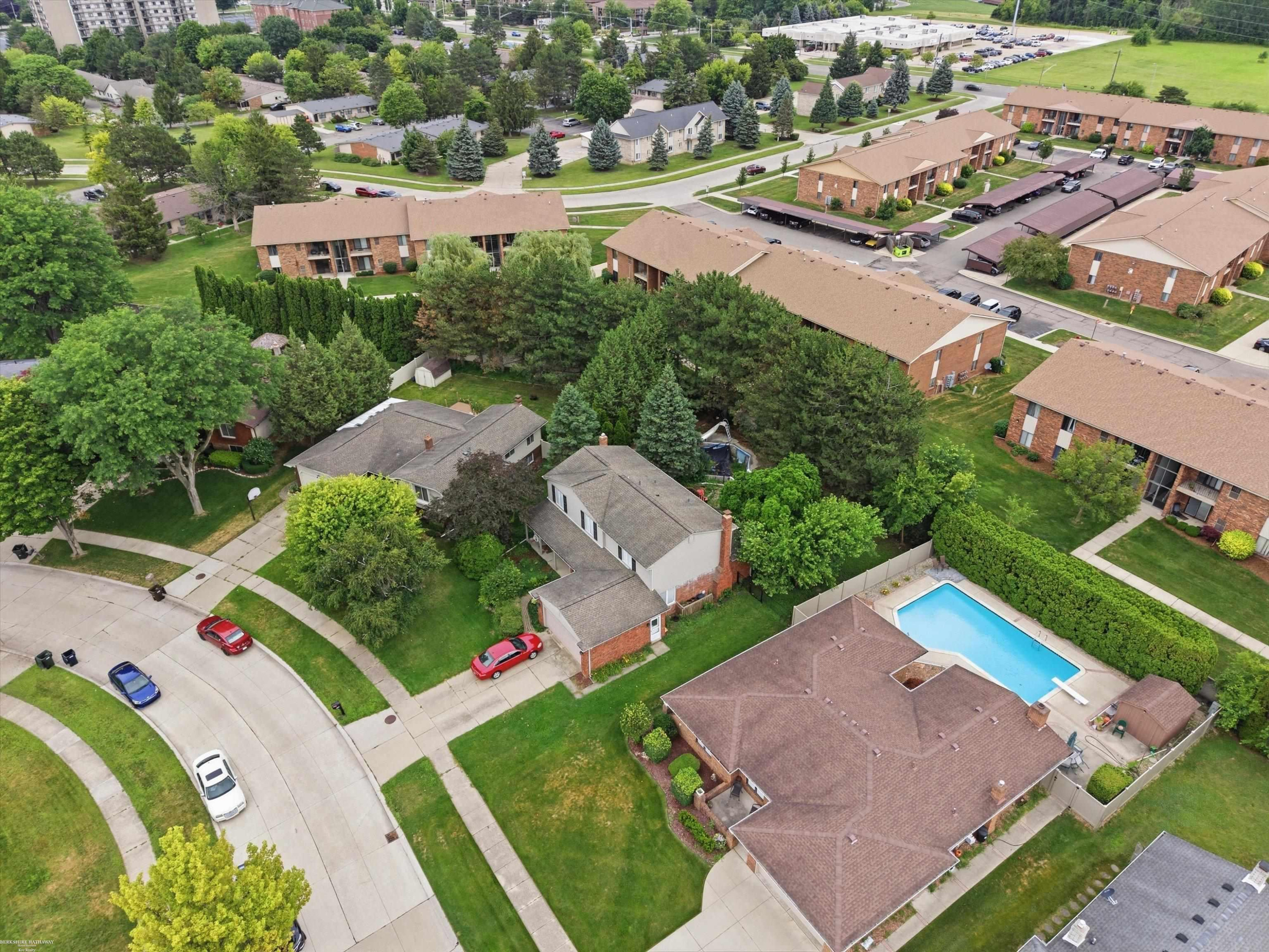 43456 Hillcrest Drive, Sterling Heights, MI 48313 — Photo 34