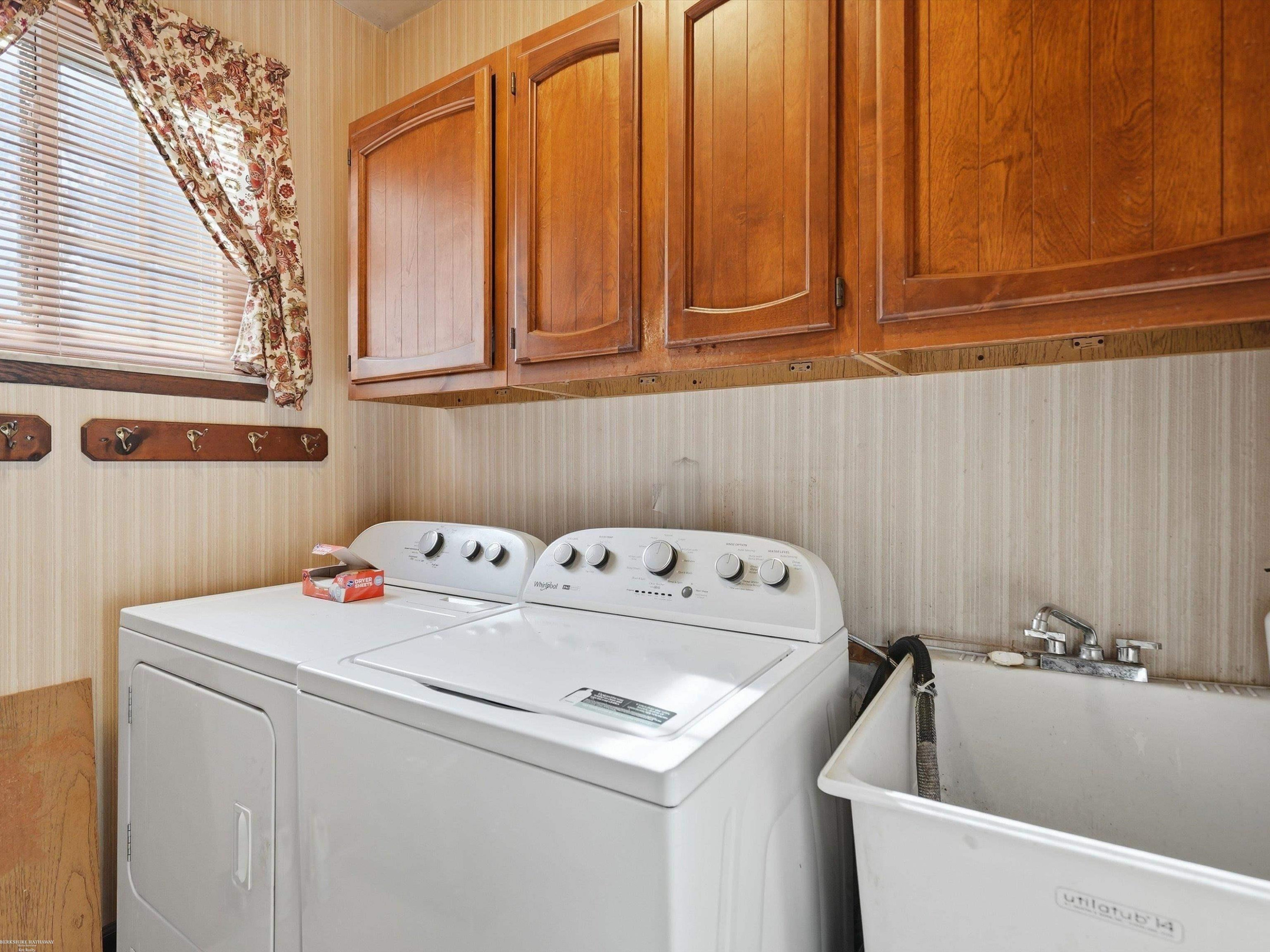 43456 Hillcrest Drive, Sterling Heights, MI 48313 — Photo 36