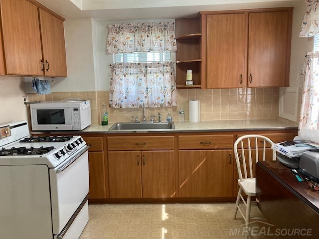 8641 Harding Street, Center Line, MI 48015 — Photo 10