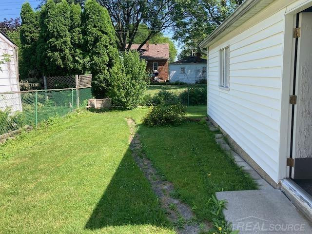 8641 Harding Street, Center Line, MI 48015 — Photo 30