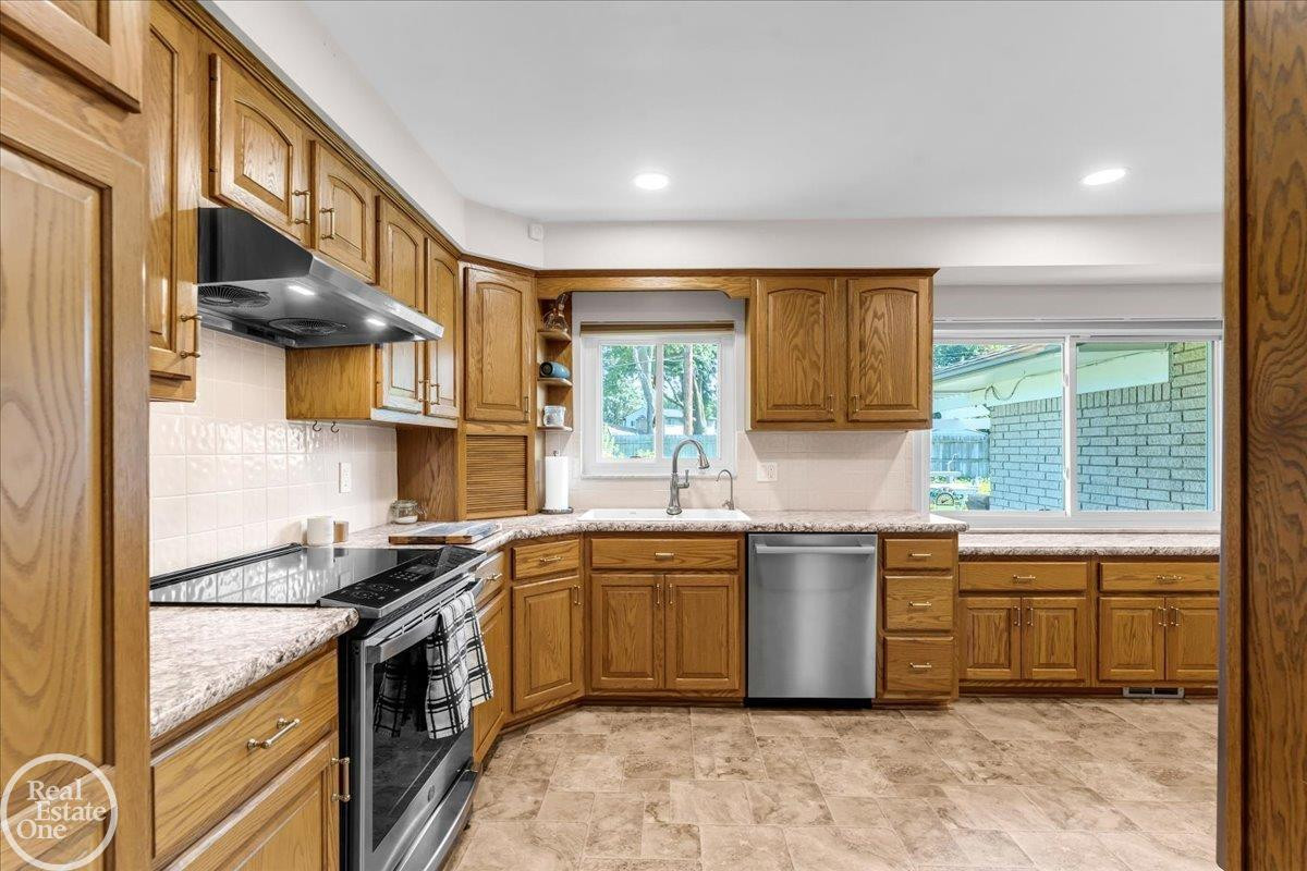 6534 Donnybrook Drive, Shelby Twp, MI 48316 — Photo 8