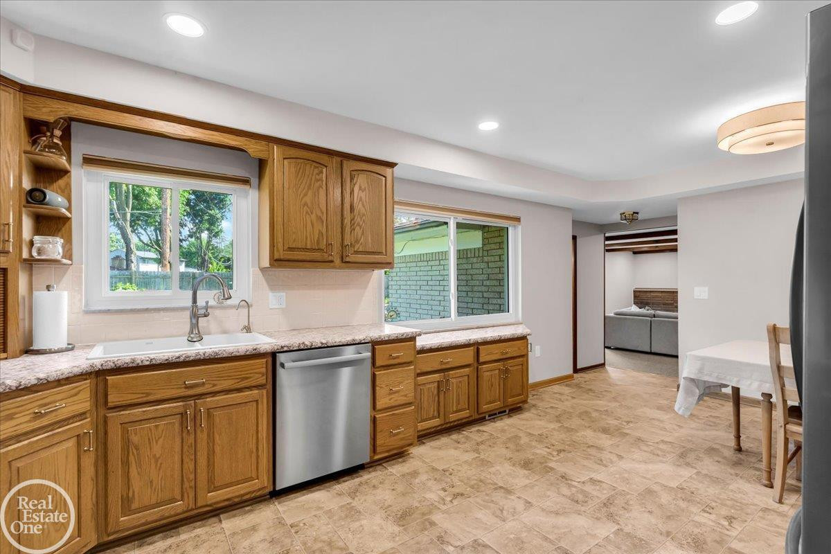 6534 Donnybrook Drive, Shelby Twp, MI 48316 — Photo 9