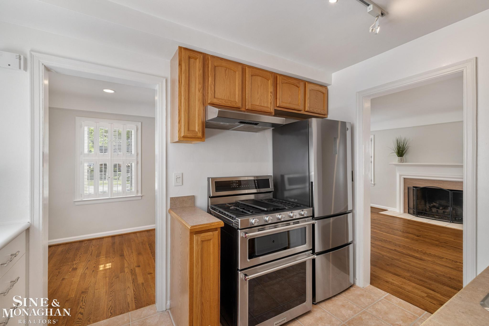 418 Hillcrest Avenue, Grosse Pointe Farms, MI 48236 — Photo 4