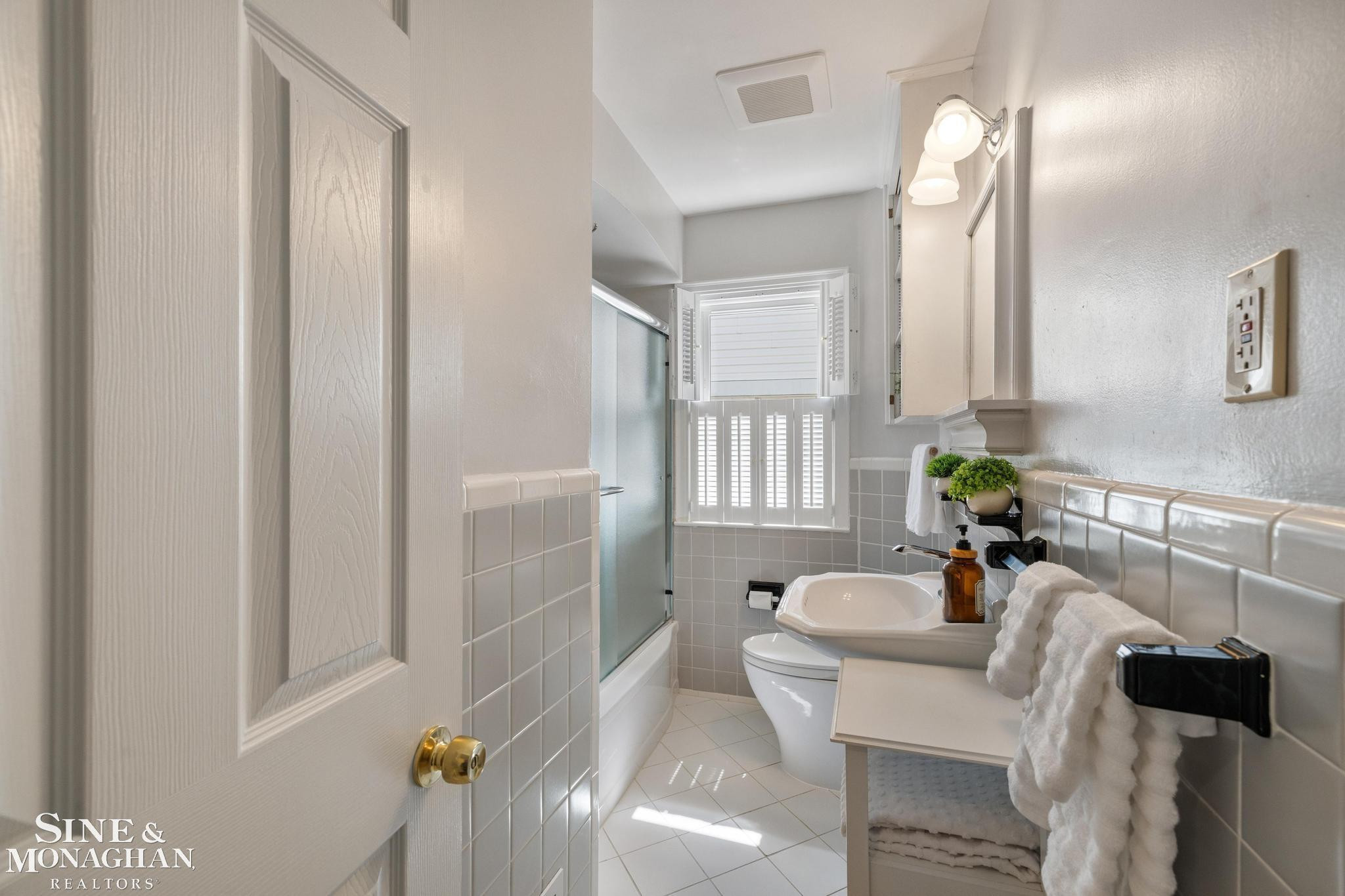 418 Hillcrest Avenue, Grosse Pointe Farms, MI 48236 — Photo 16