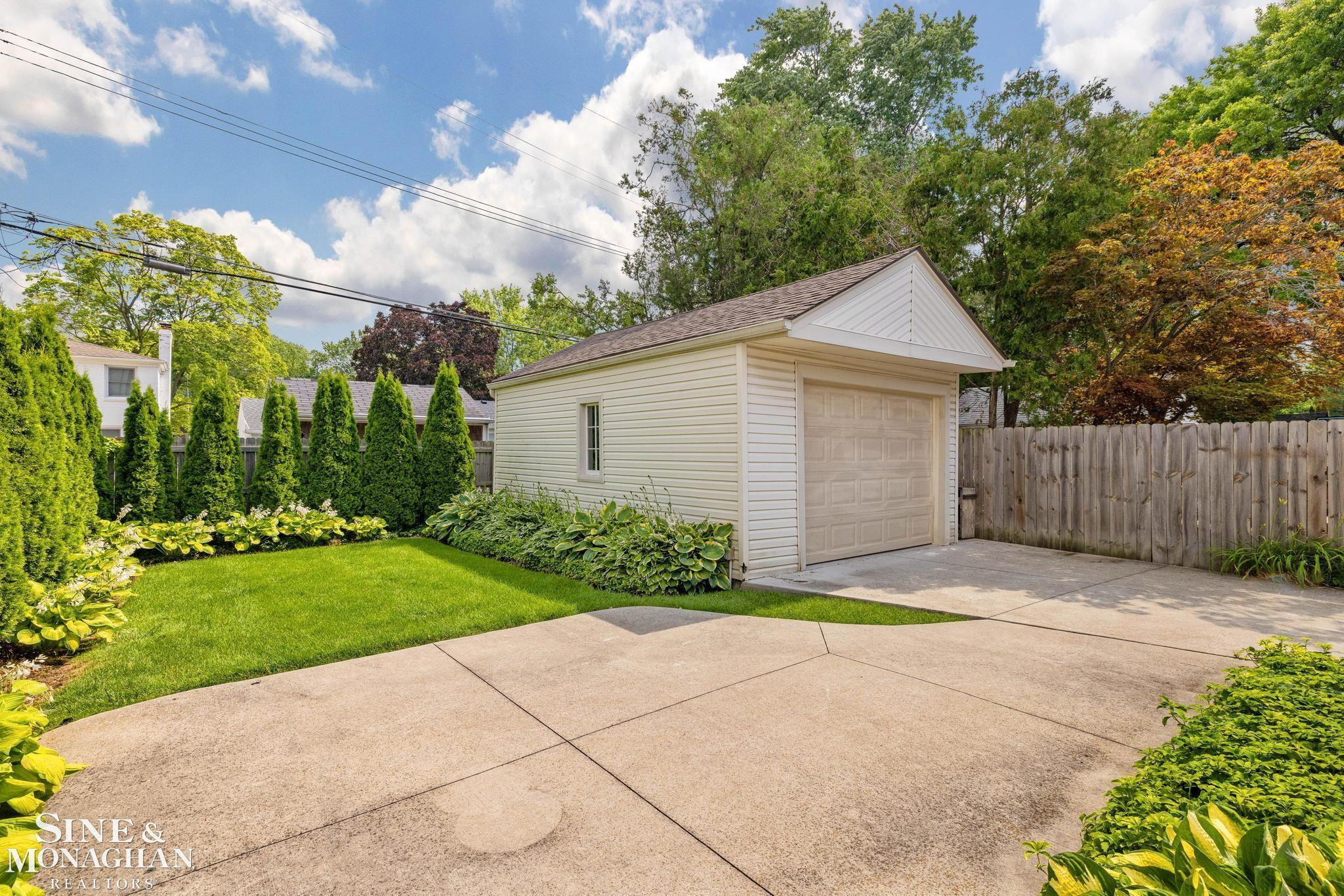 418 Hillcrest Avenue, Grosse Pointe Farms, MI 48236 — Photo 37