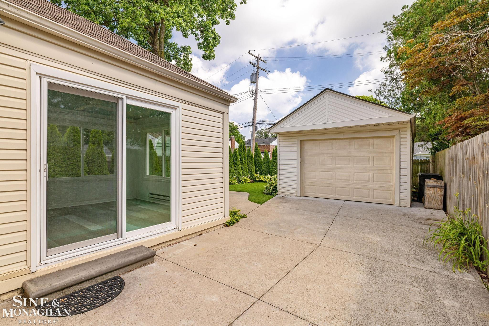 418 Hillcrest Avenue, Grosse Pointe Farms, MI 48236 — Photo 40