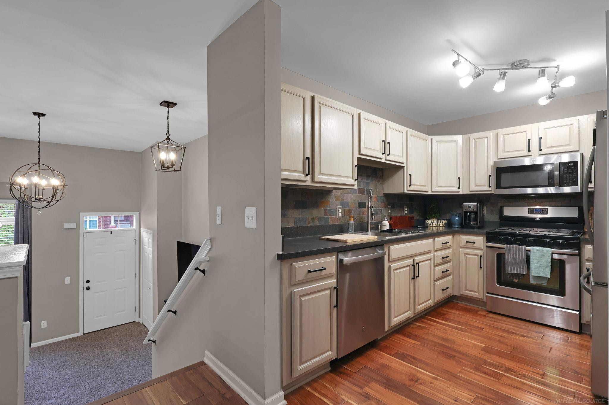 53032 Providence Drive, Shelby Twp, MI 48315 — Photo 11