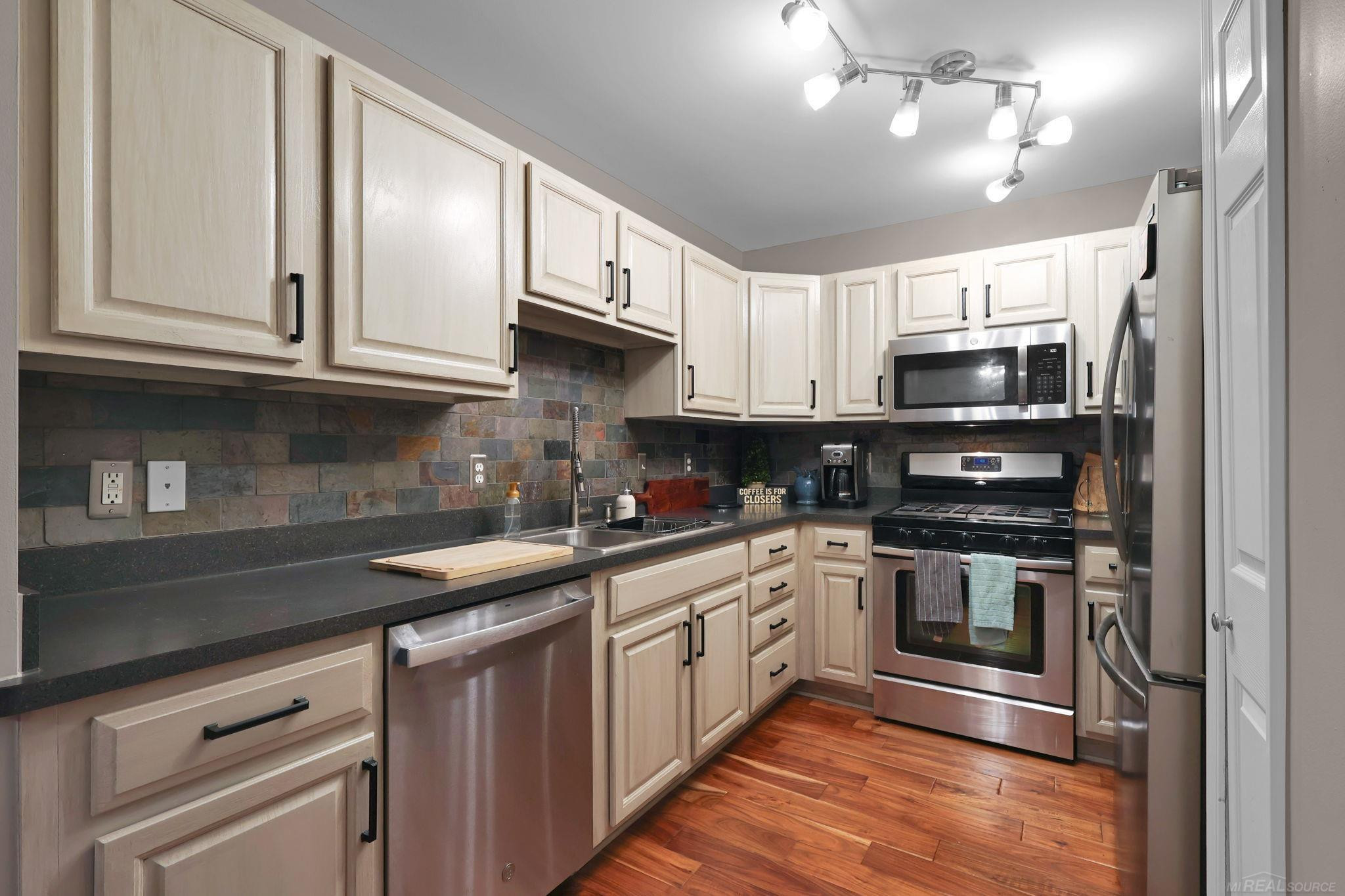 53032 Providence Drive, Shelby Twp, MI 48315 — Photo 12