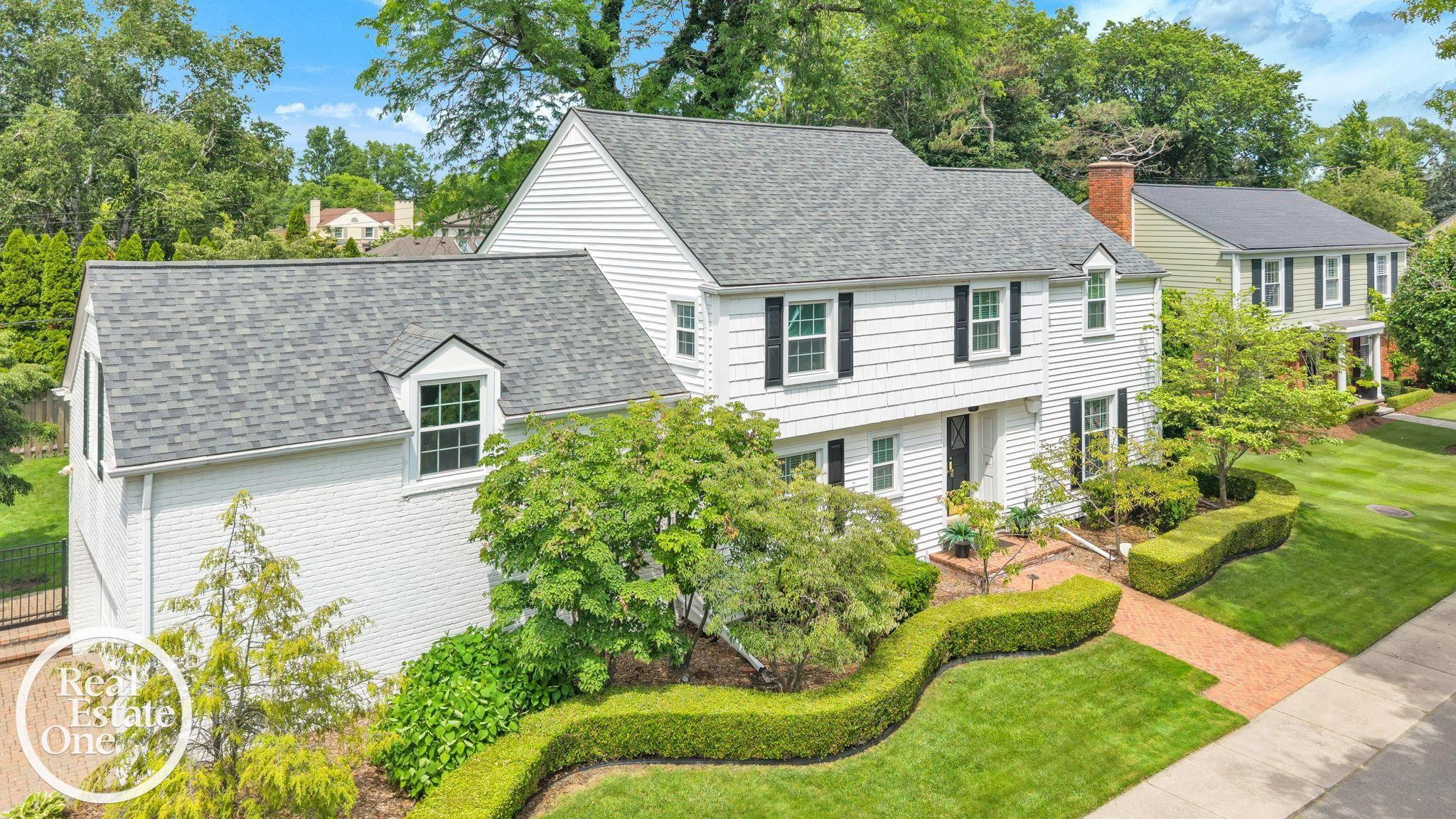 90 Colonial Road, Grosse Pointe Shores, MI 48236 — front exterior