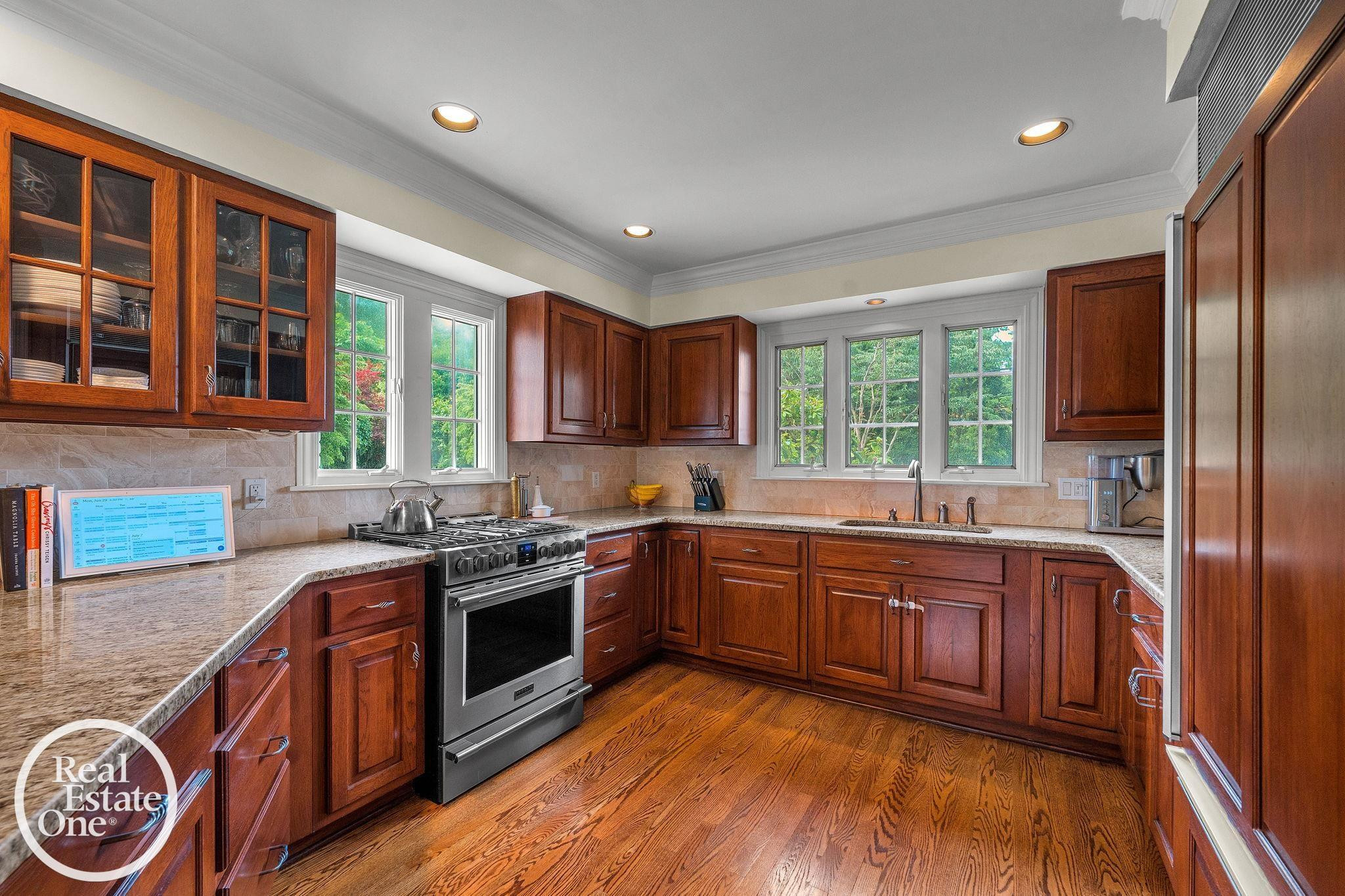 90 Colonial Road, Grosse Pointe Shores, MI 48236 — Photo 11