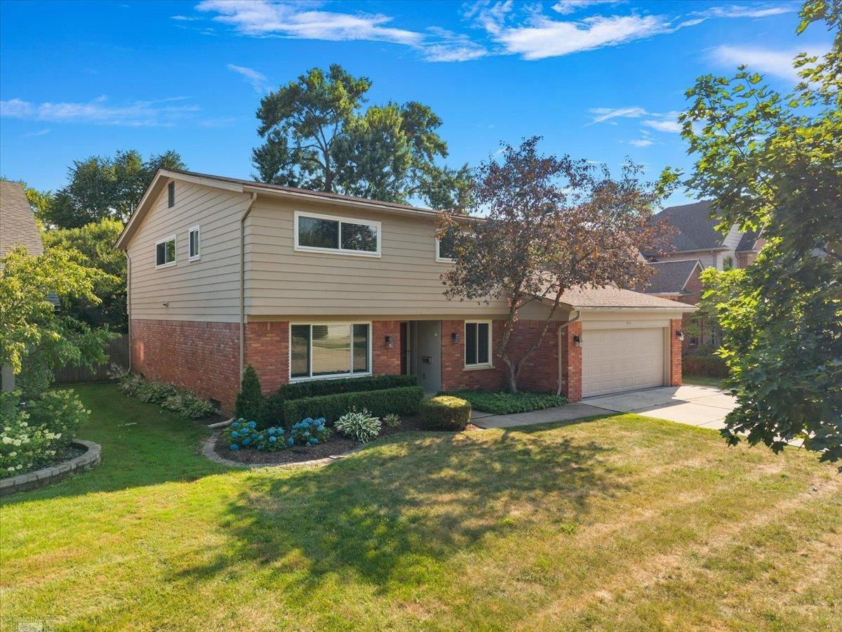 901 Hollywood Avenue, Grosse Pointe Woods, MI 48236 — Photo 2