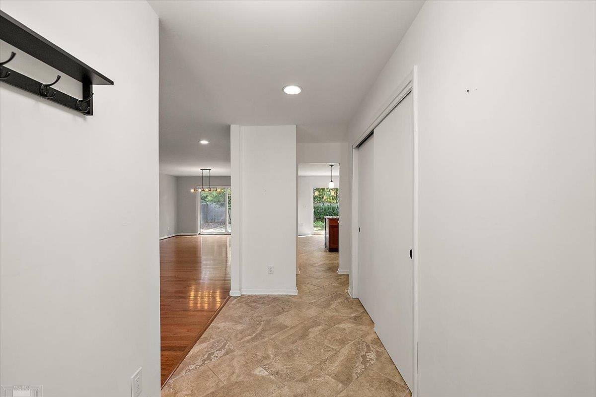 901 Hollywood Avenue, Grosse Pointe Woods, MI 48236 — Photo 7