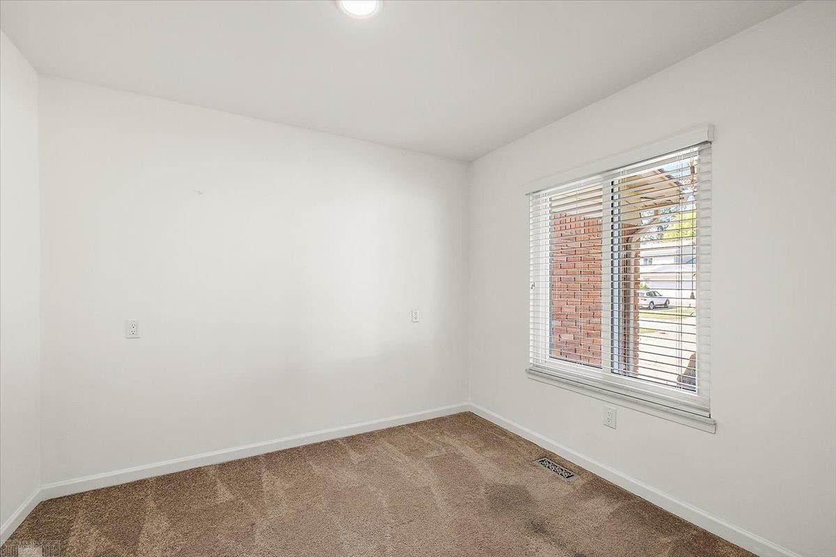 901 Hollywood Avenue, Grosse Pointe Woods, MI 48236 — Photo 9