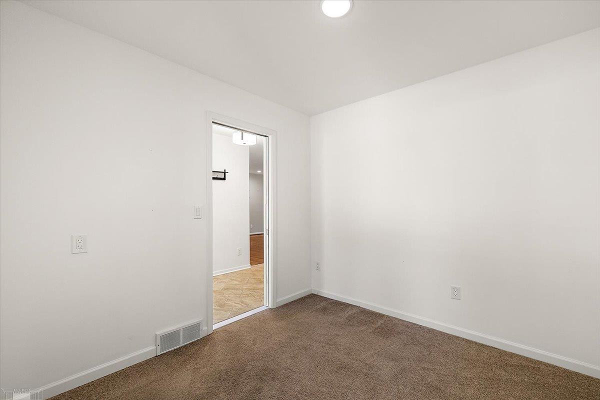 901 Hollywood Avenue, Grosse Pointe Woods, MI 48236 — Photo 10