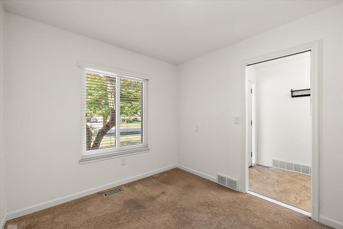 901 Hollywood Avenue, Grosse Pointe Woods, MI 48236 — Photo 11