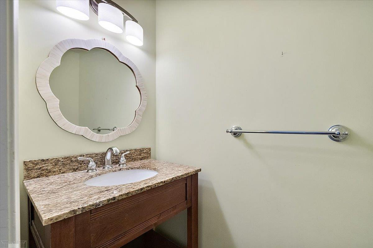 901 Hollywood Avenue, Grosse Pointe Woods, MI 48236 — Photo 30