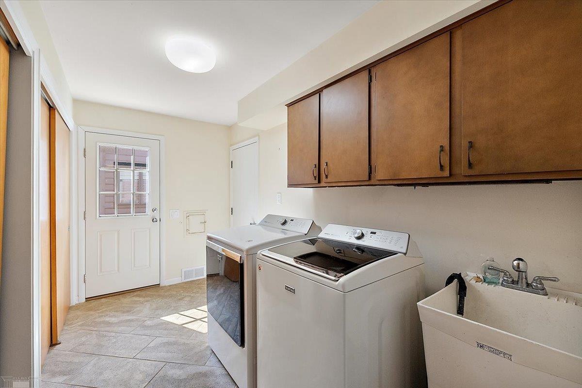 901 Hollywood Avenue, Grosse Pointe Woods, MI 48236 — Photo 32