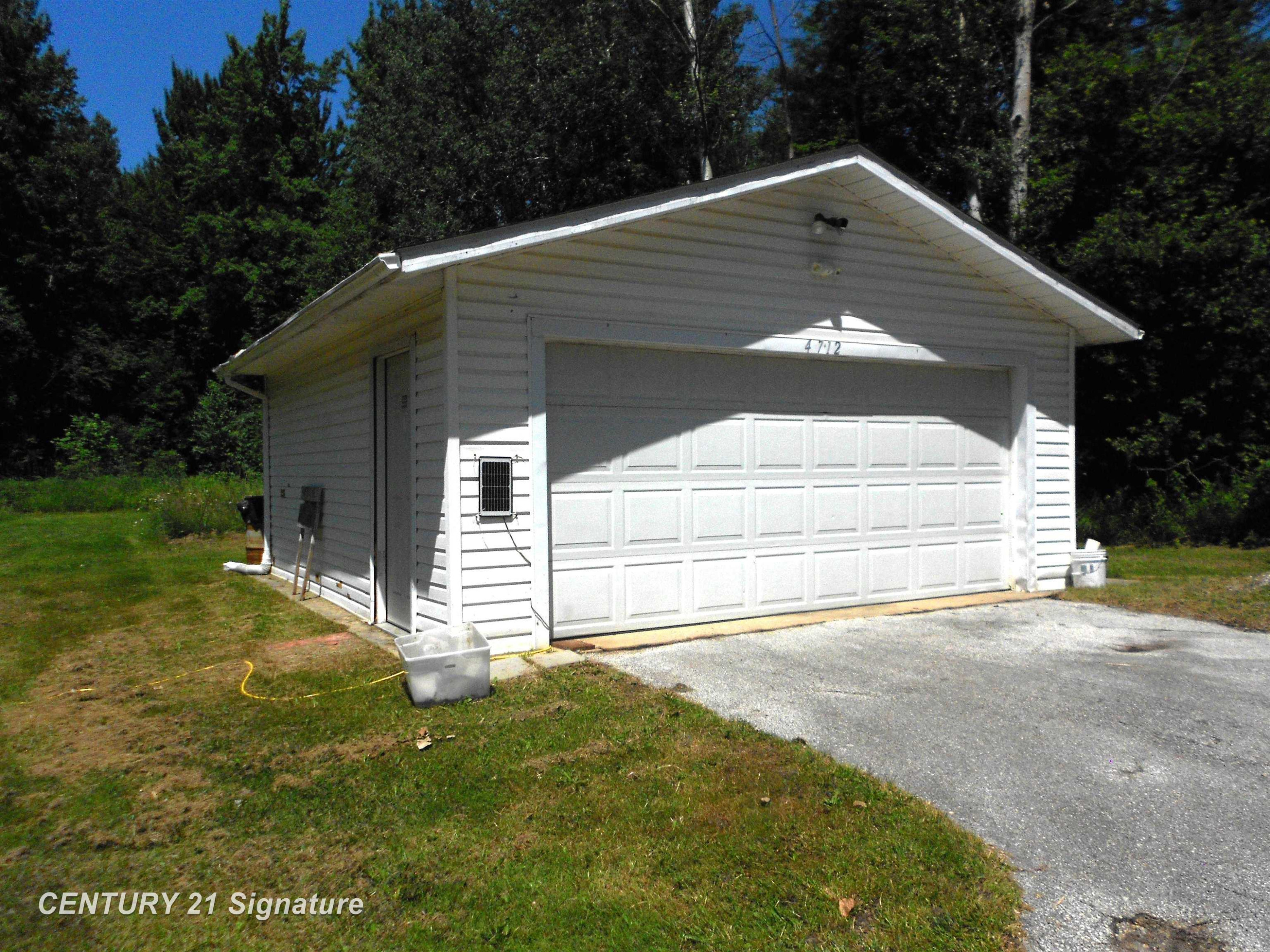 4712 Berry Road, Sterling, MI 48659 — Photo 2