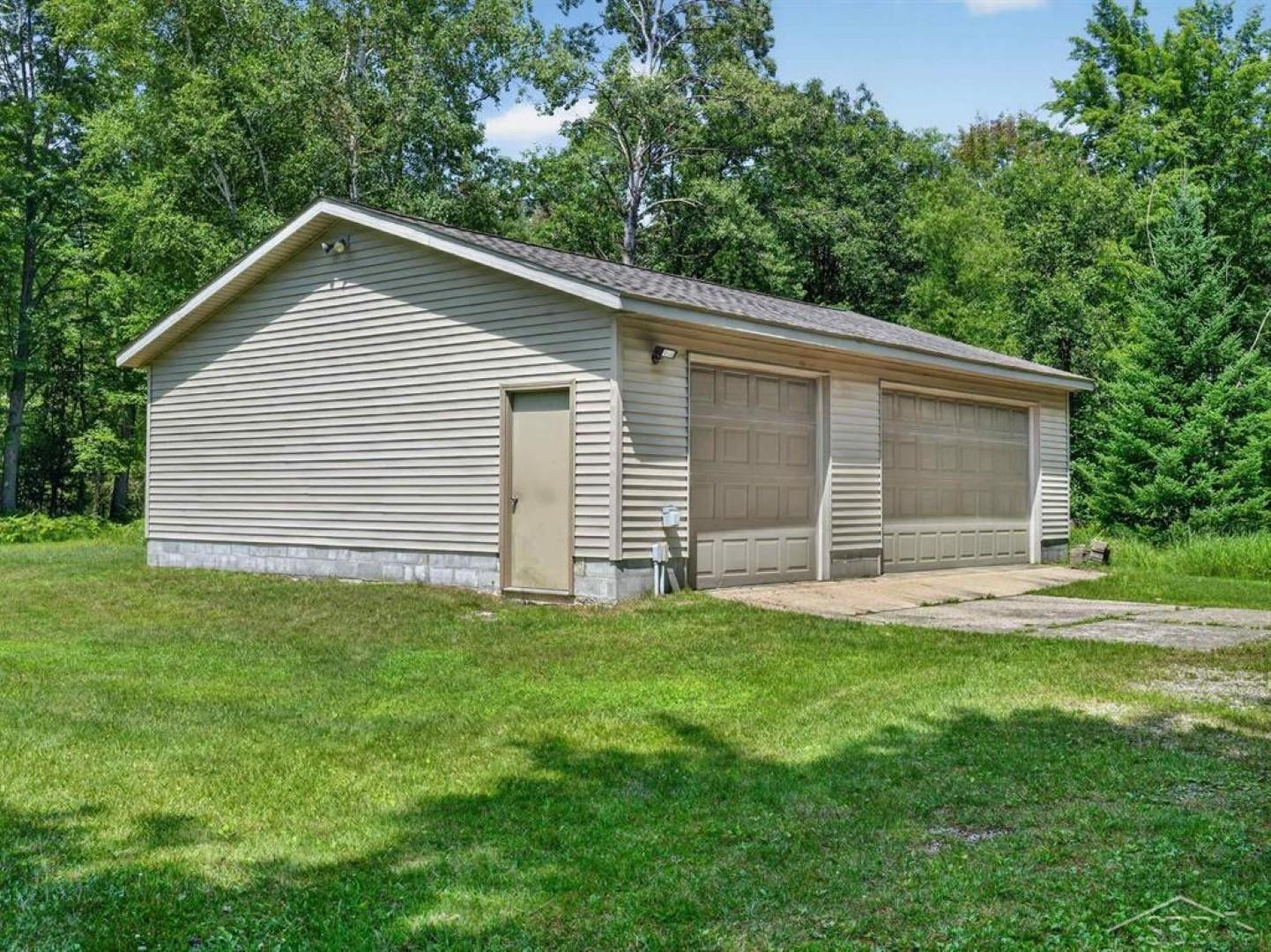 457 E Mier Road, Sanford, MI 48657 — Photo 33