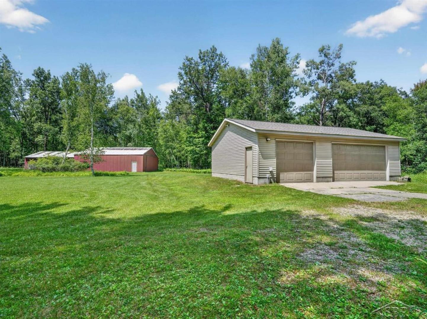 457 E Mier Road, Sanford, MI 48657 — Photo 36