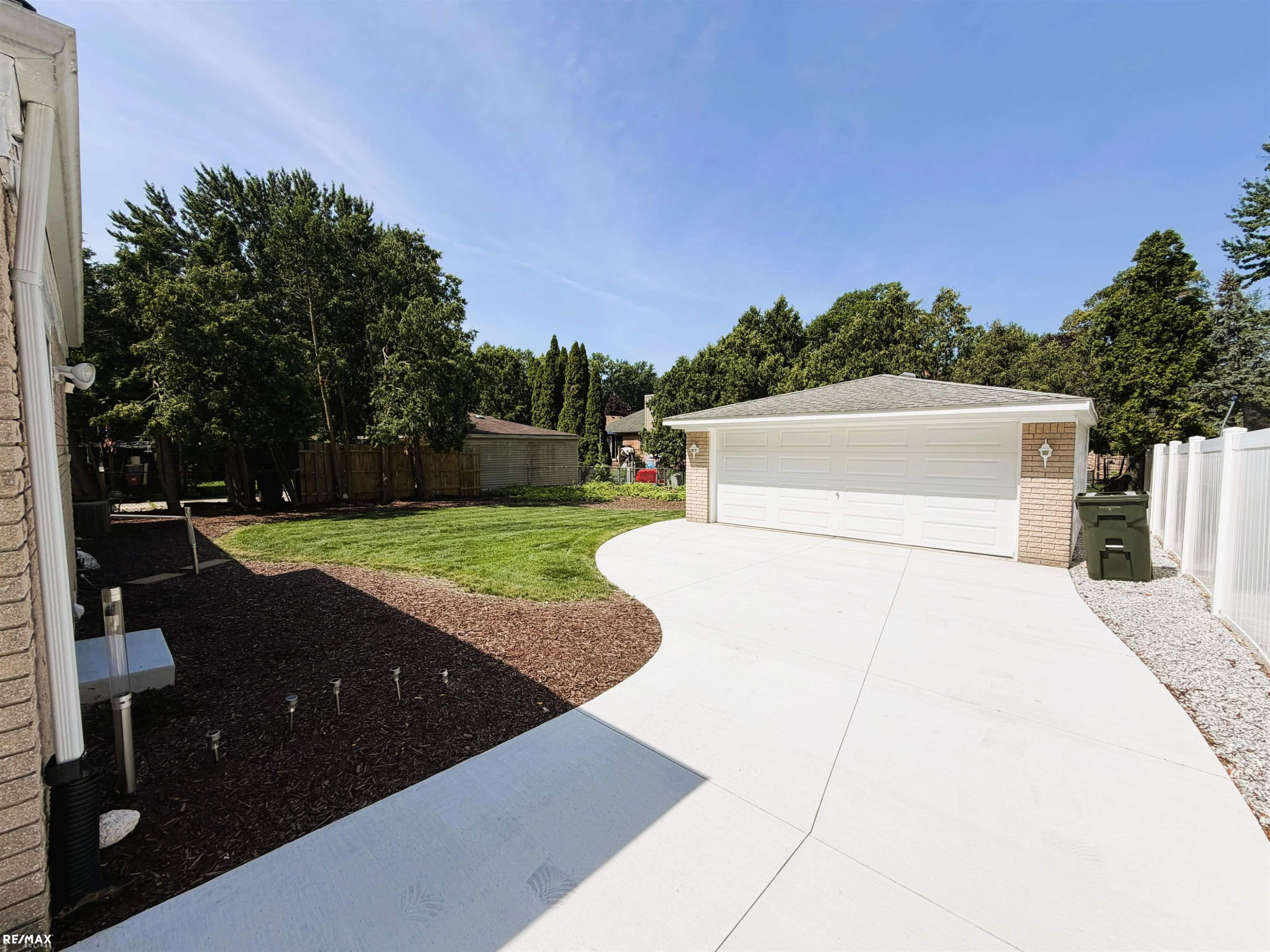 41171 Olivet Drive, Sterling Heights, MI 48313 — Photo 39