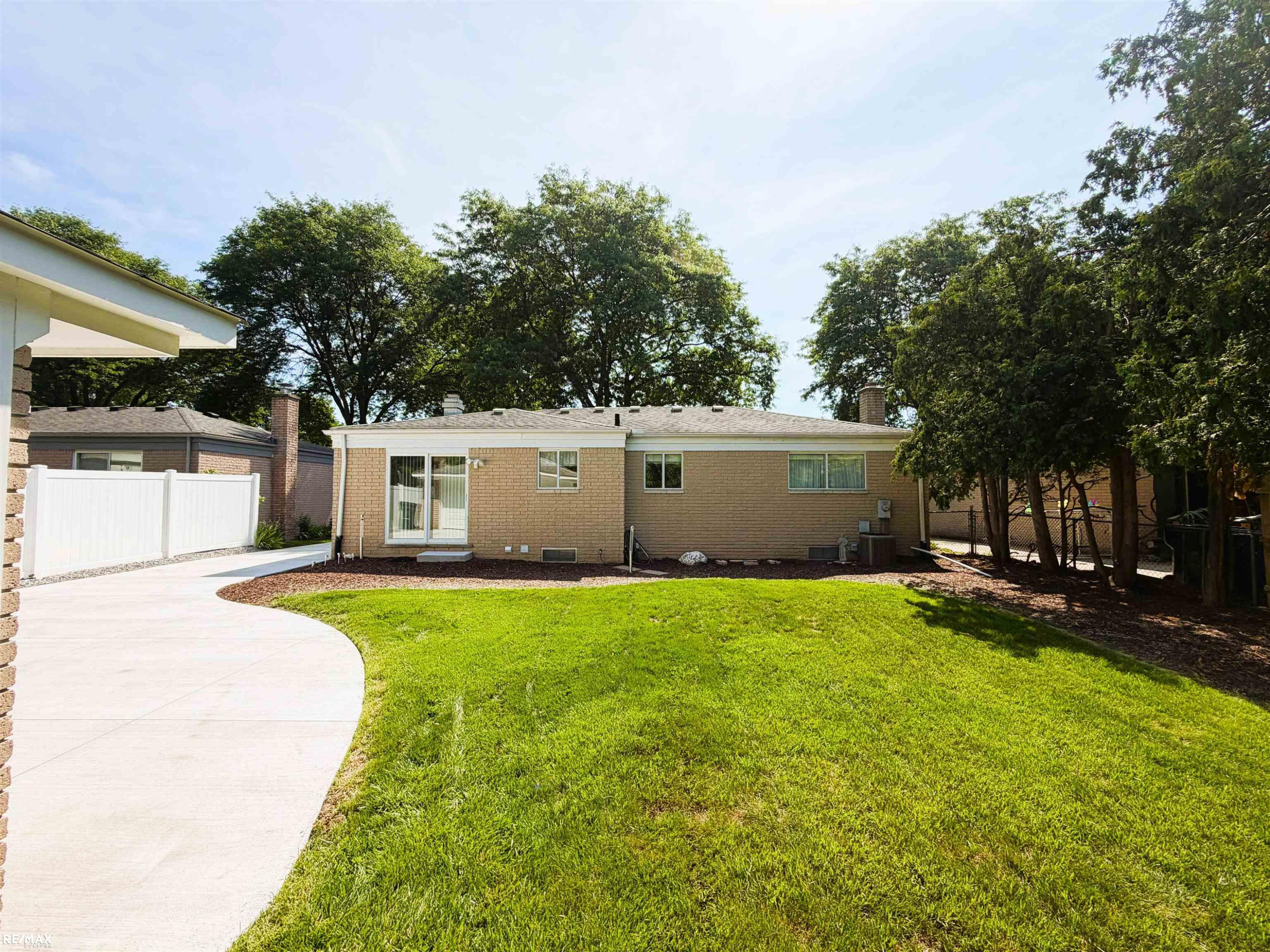 41171 Olivet Drive, Sterling Heights, MI 48313 — Photo 42