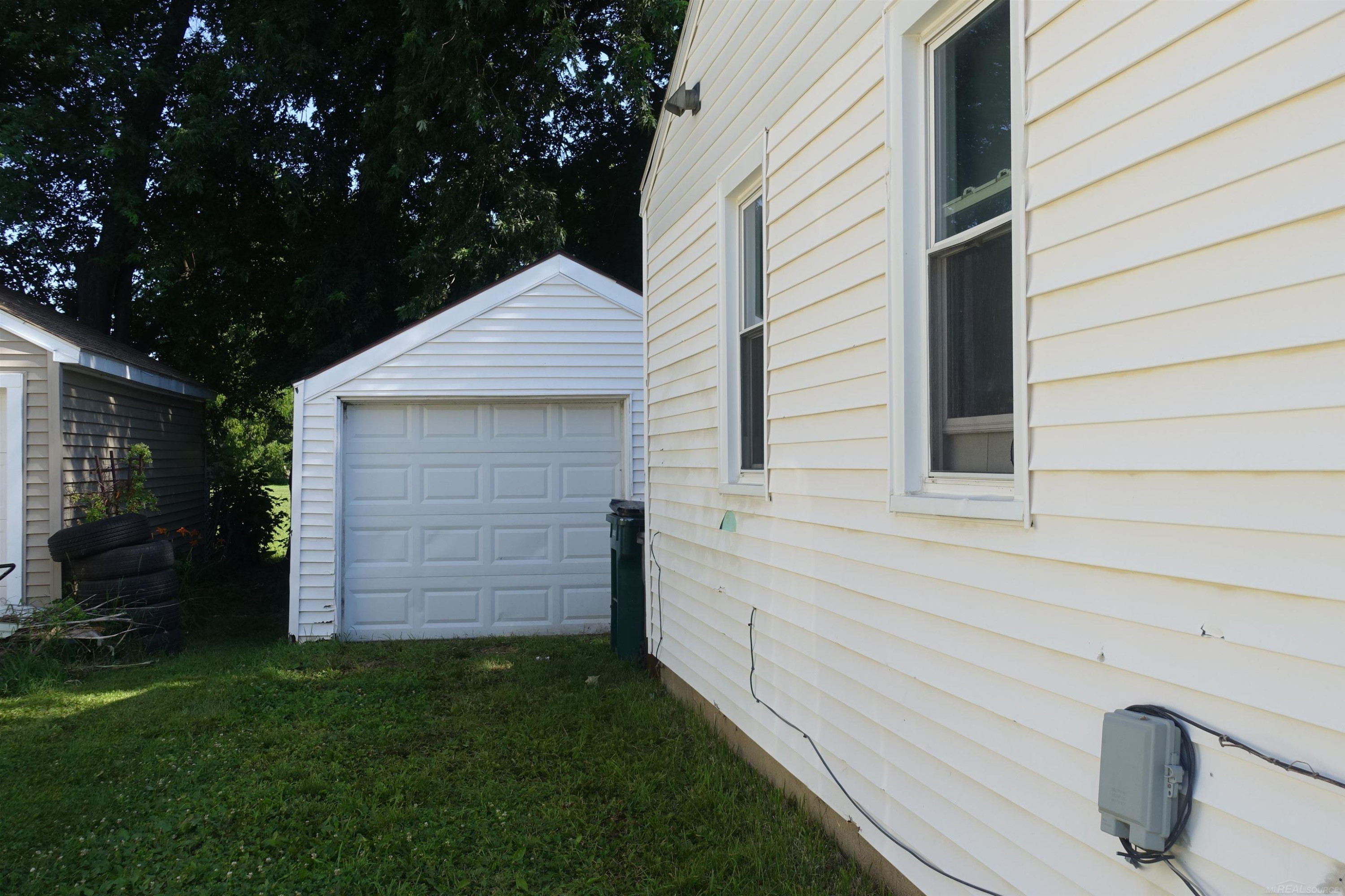 735 Vance Street, Lansing, MI 48906 — Photo 2