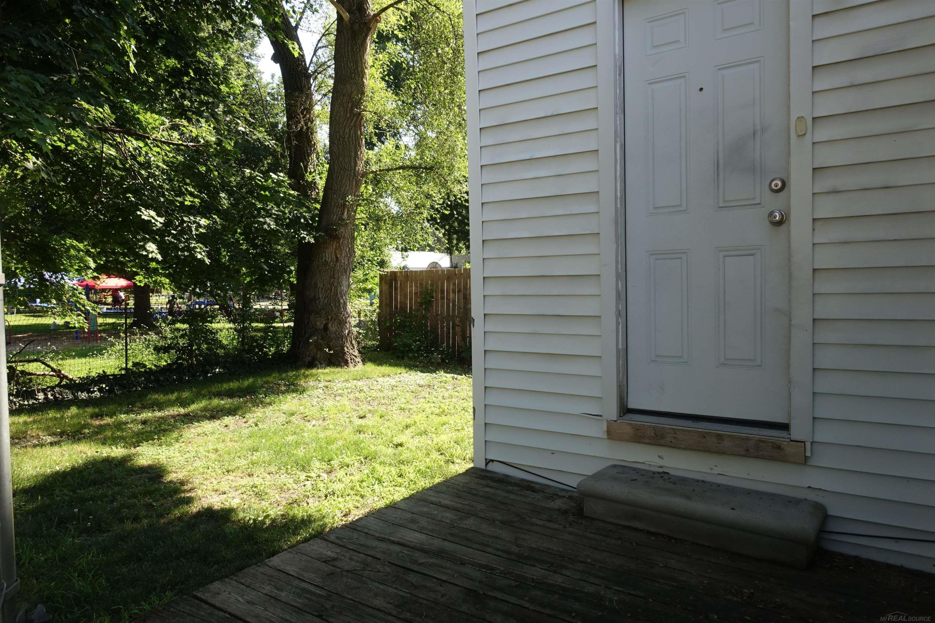 735 Vance Street, Lansing, MI 48906 — Photo 12