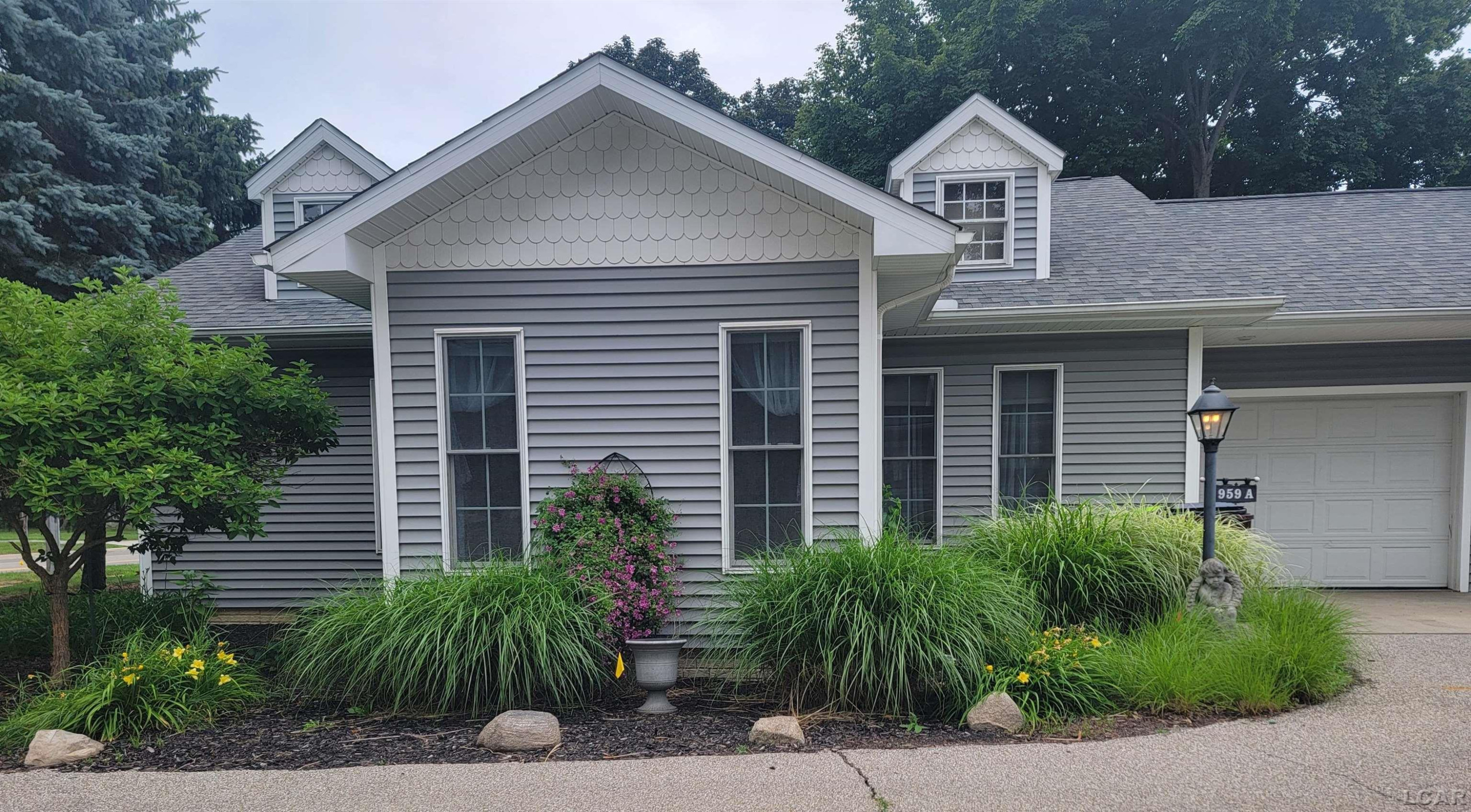 959 W Maumee Street, 959 W Maumee A, Adrian, MI 49221