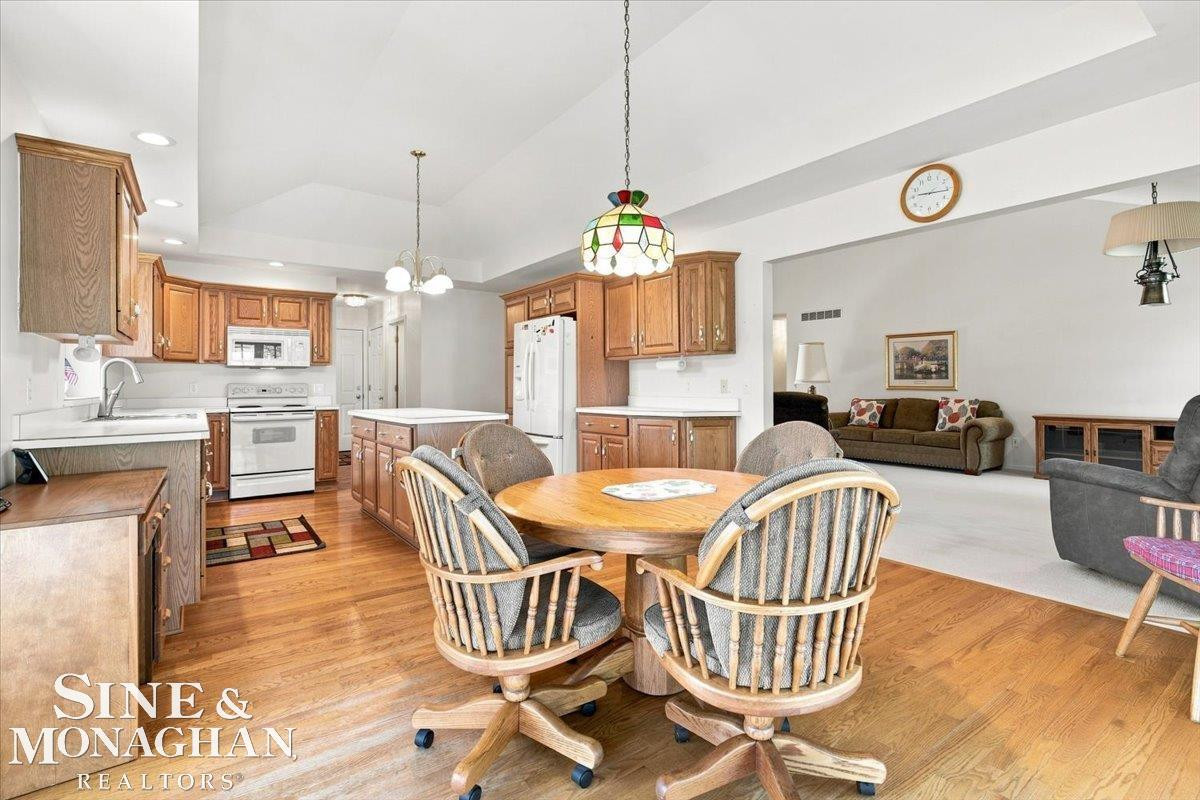 1001 S River Pointe Lane, MI 48079 — Photo 14