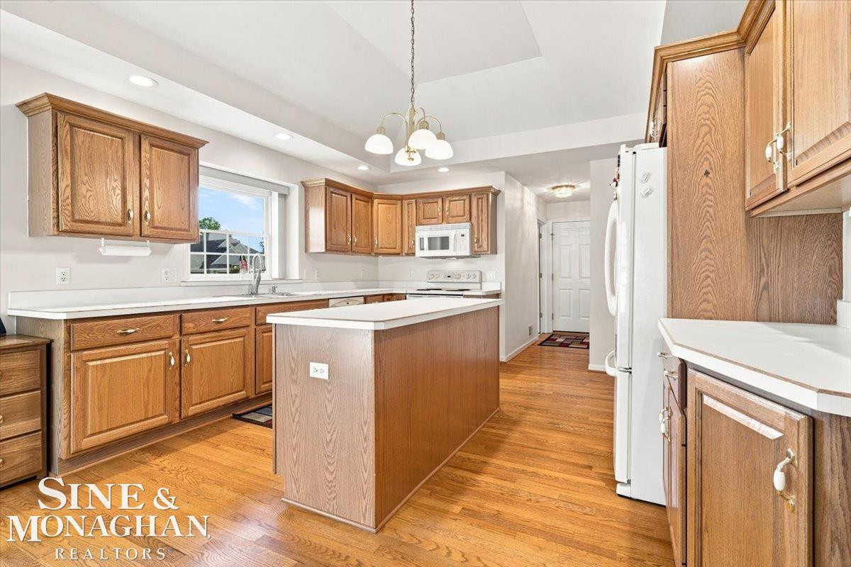1001 S River Pointe Lane, MI 48079 — Photo 15