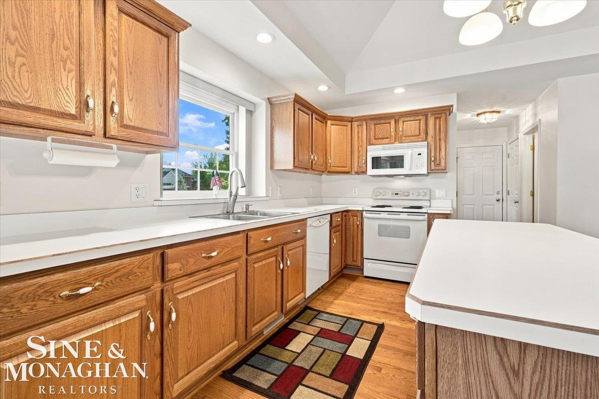 1001 S River Pointe Lane, MI 48079 — Photo 16