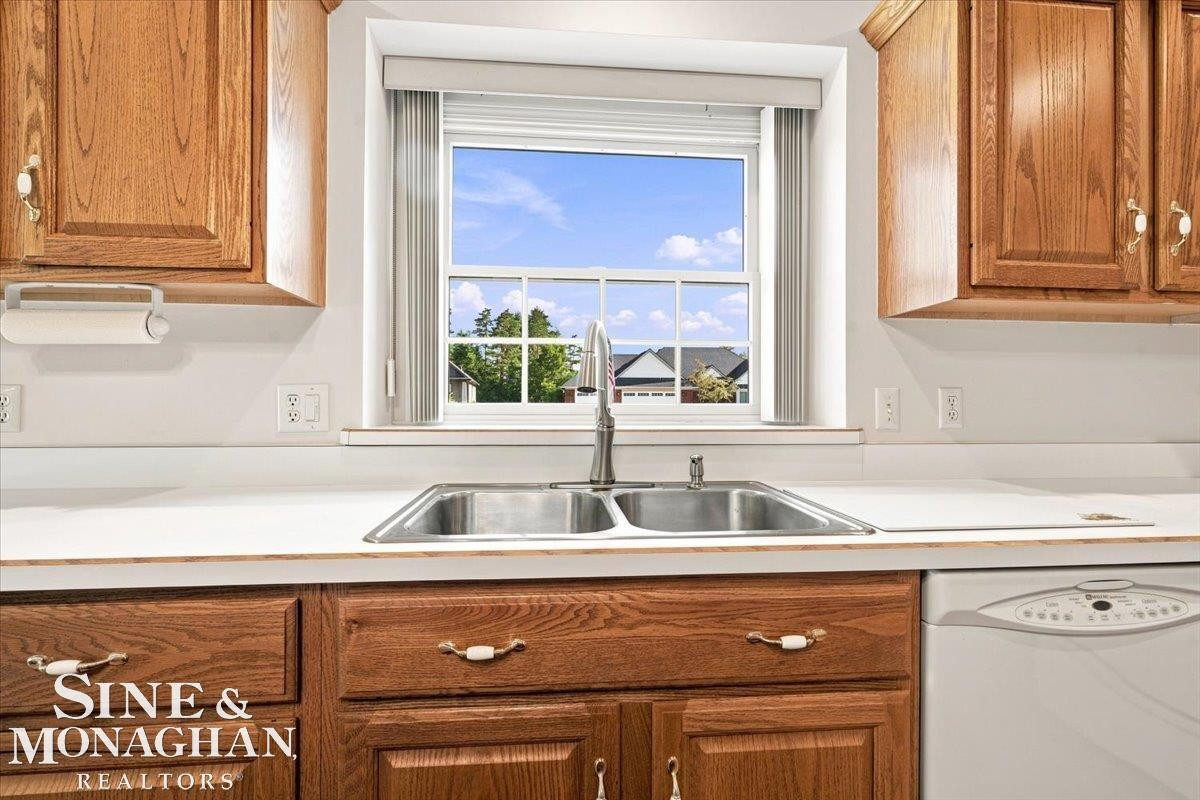 1001 S River Pointe Lane, MI 48079 — Photo 17