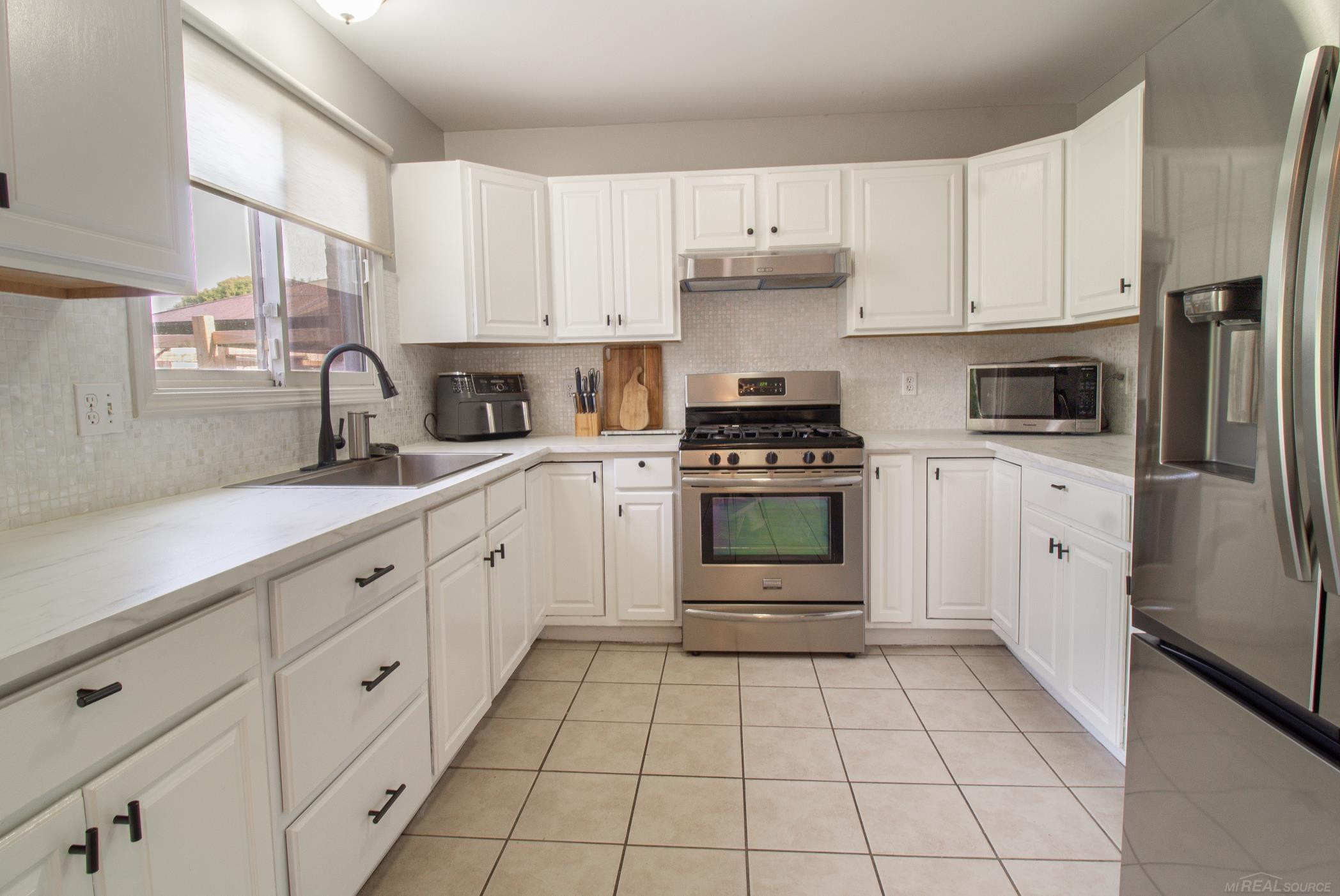 7584 Maple Drive, Westland, MI — Photo 11