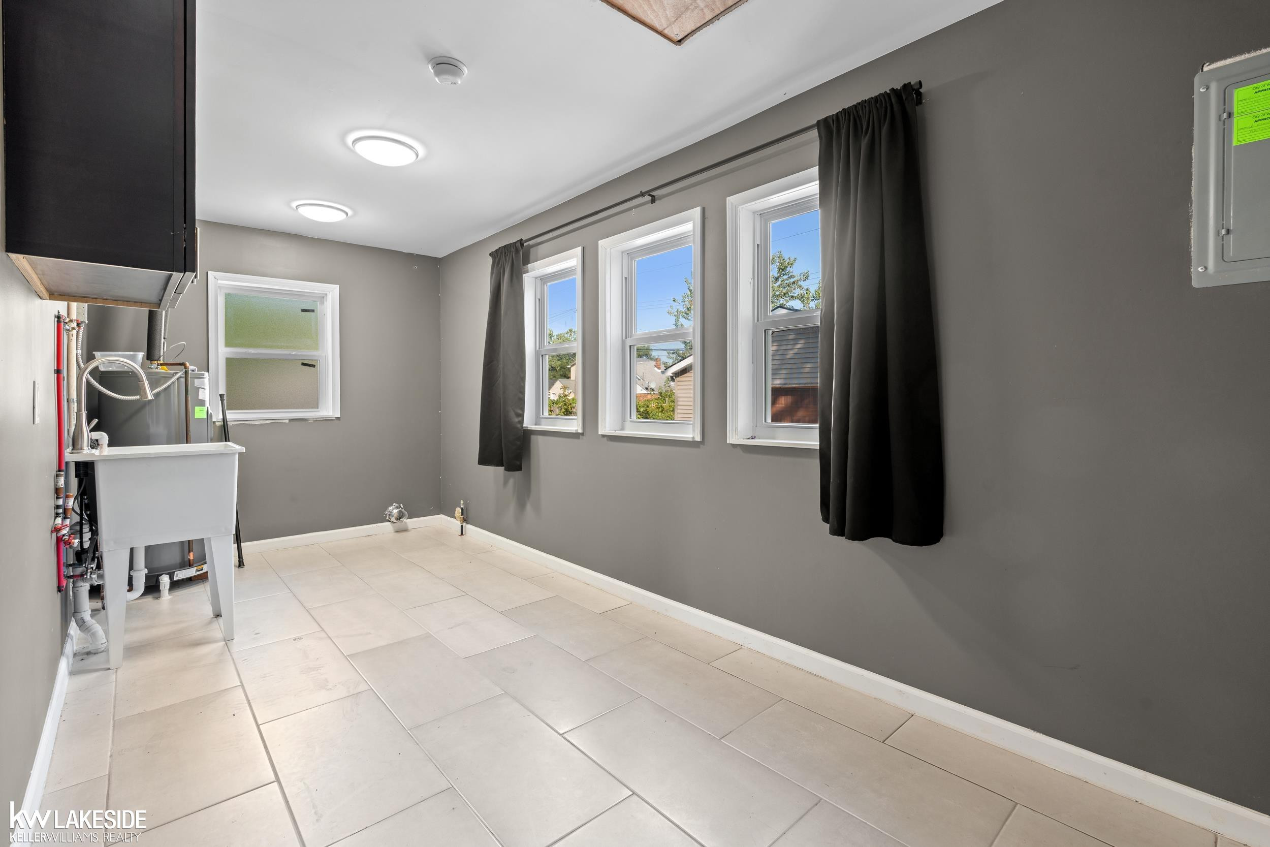 8281 Meadow Avenue, Warren, MI 48089 — Photo 19