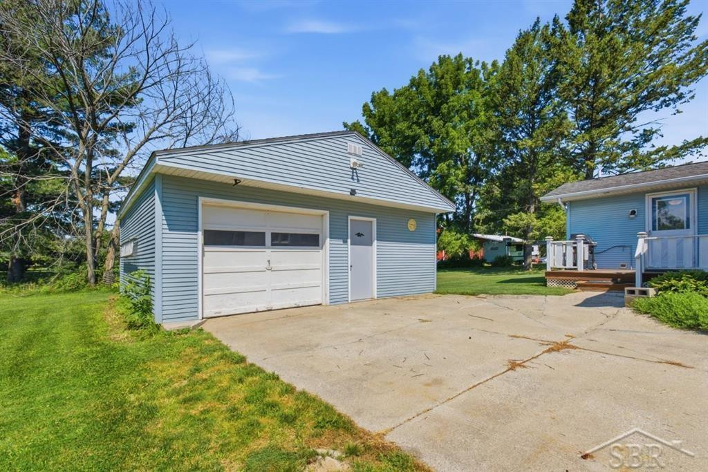 4665 N River Road, Freeland, MI 48623 — Photo 4