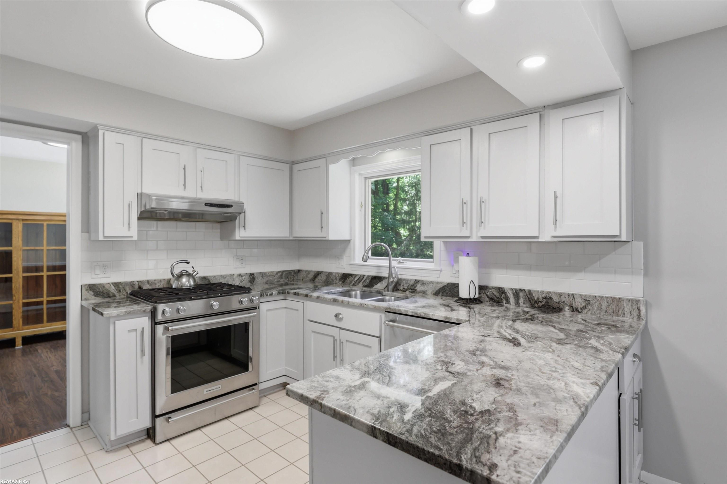 49861 Valley Drive, Shelby Twp, MI 48317 — Photo 12