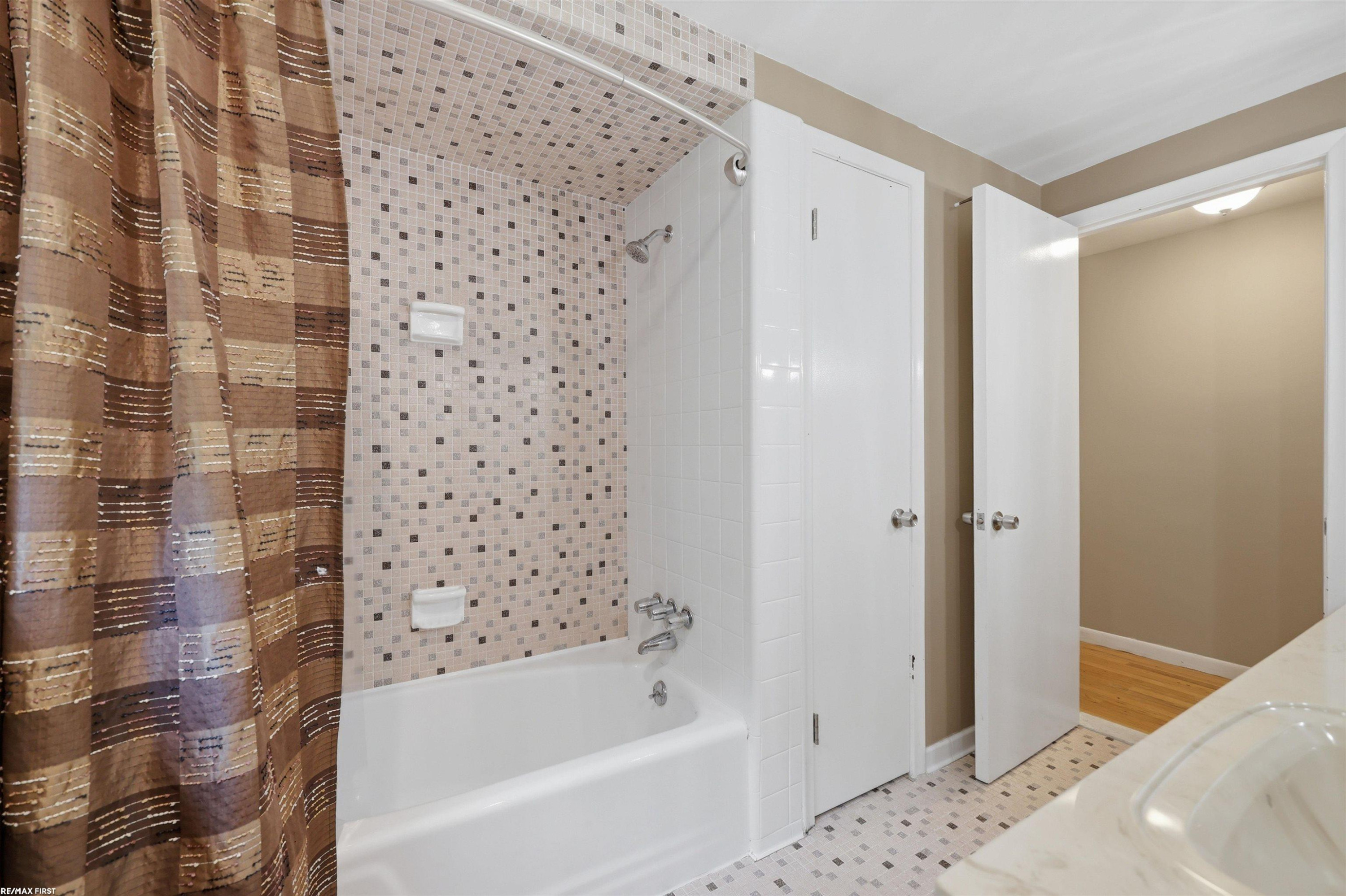 49861 Valley Drive, Shelby Twp, MI 48317 — Photo 33