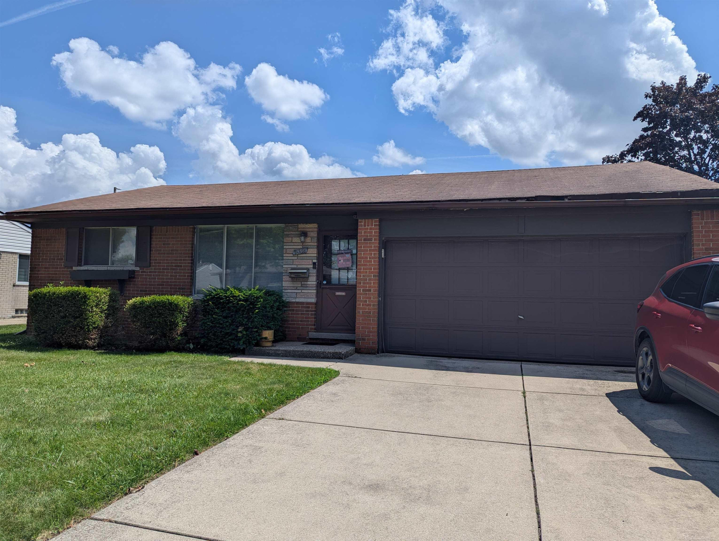 8256 San Marco Boulevard, Sterling Heights, MI 48313 — front exterior