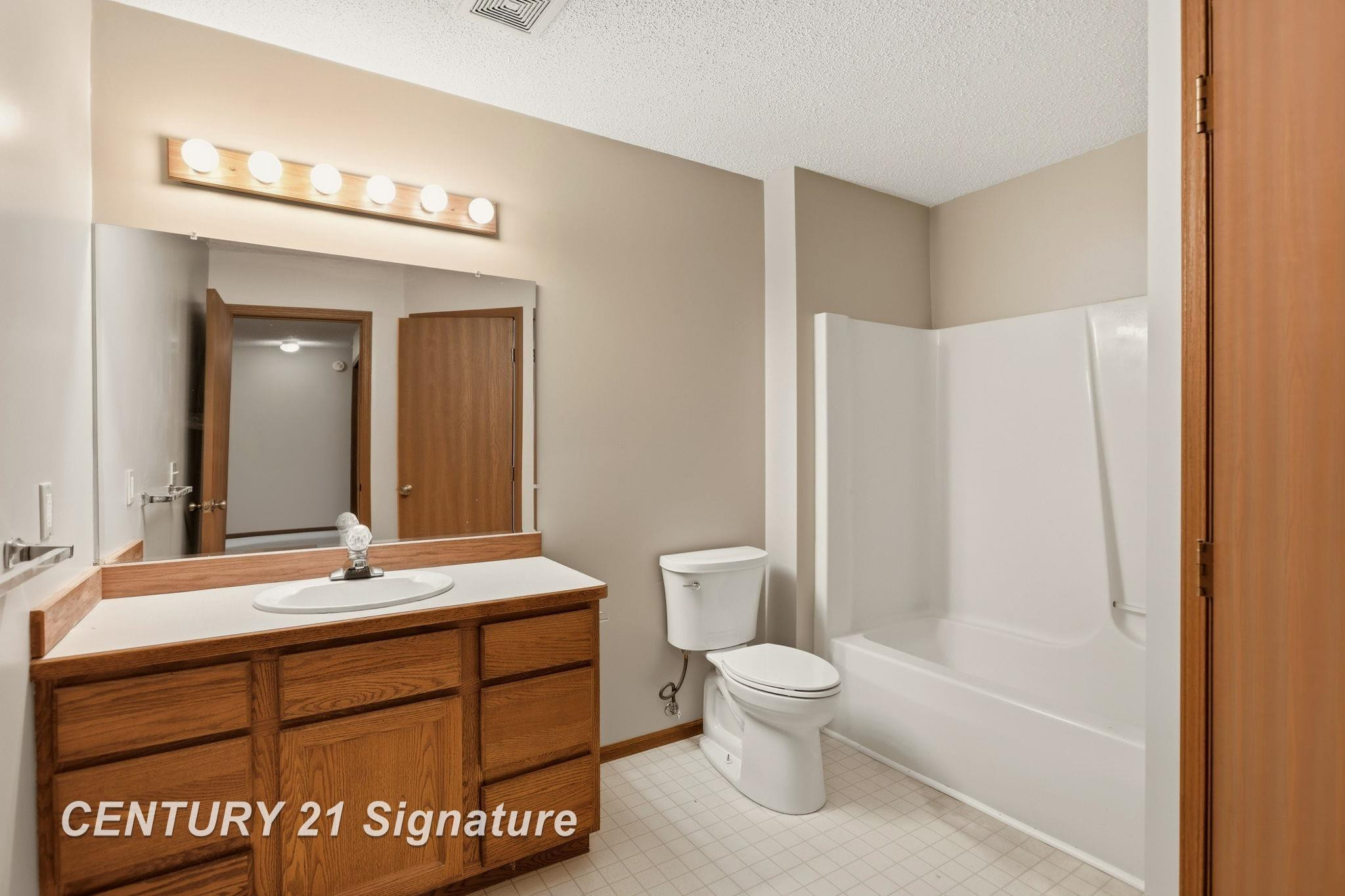 7944-7946 Rivercrest Court, Freeland, MI 48623 — Photo 21