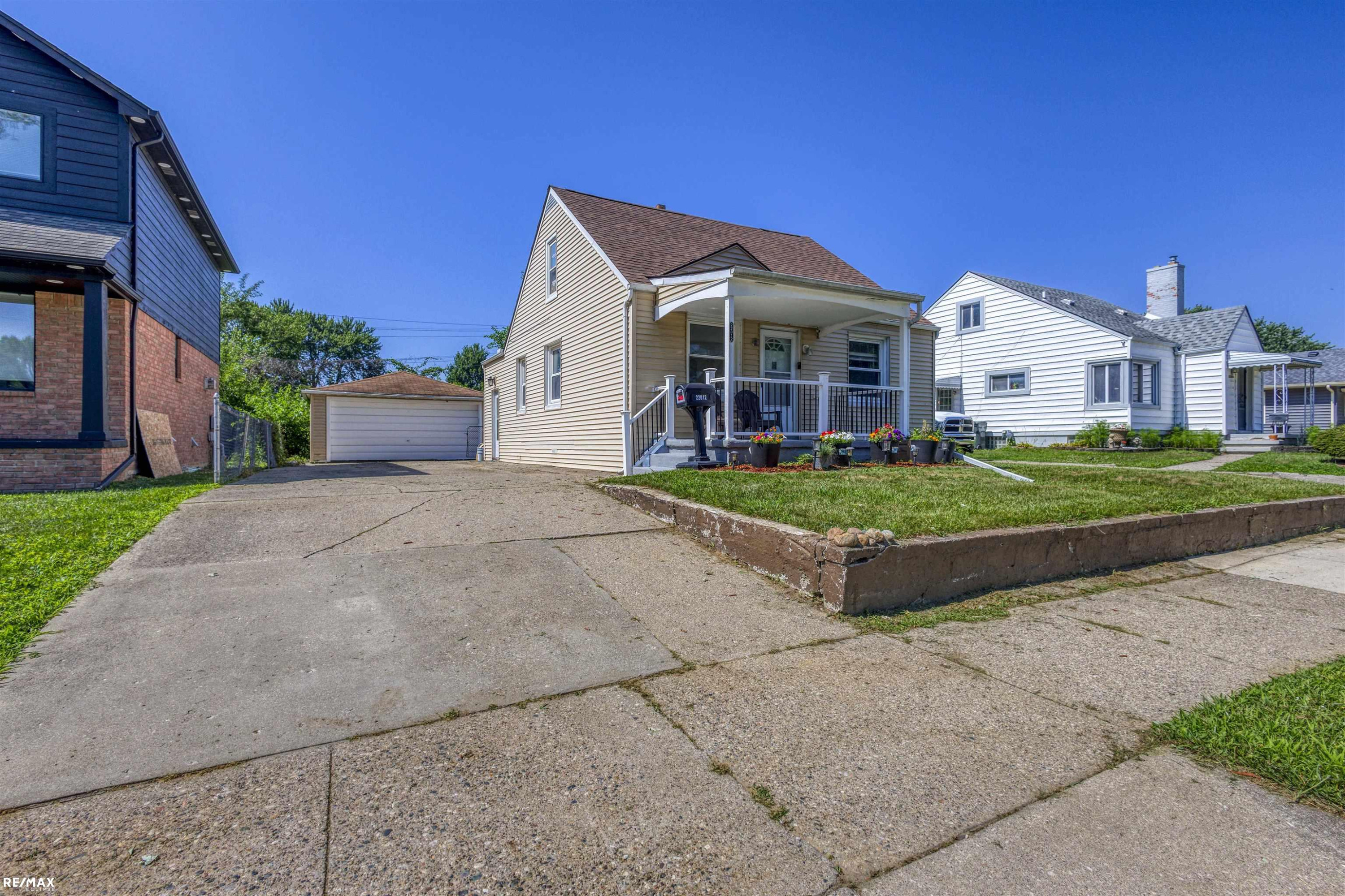 22012 Grand Lake Street, Saint Clair Shores, MI 48080