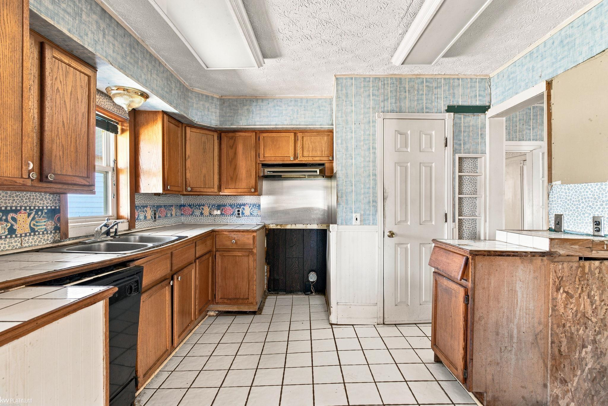 6098 Burtch Road, MI 48032 — Photo 9