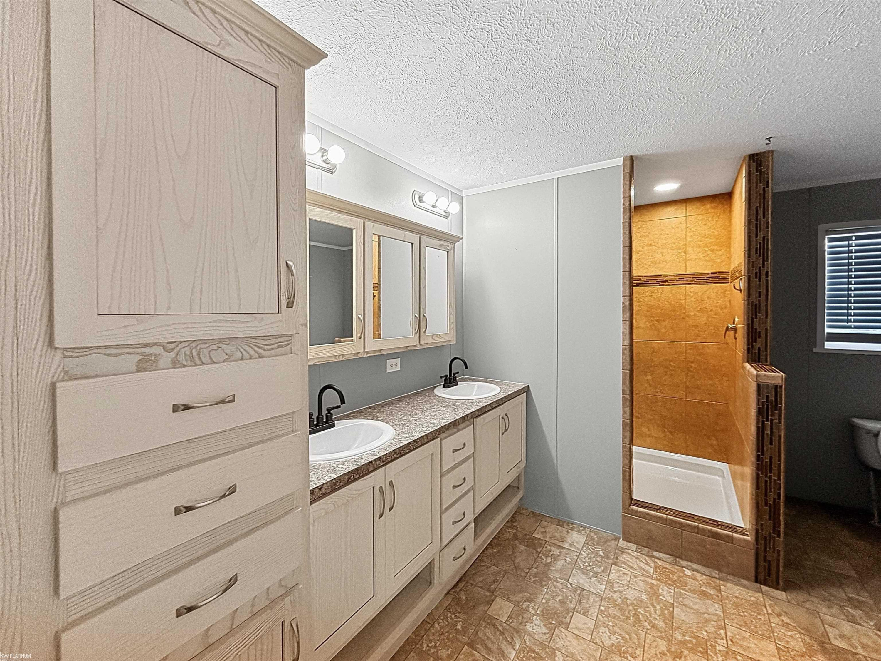 46301 Gabrielle Drive, Macomb, MI 48044 — Photo 16