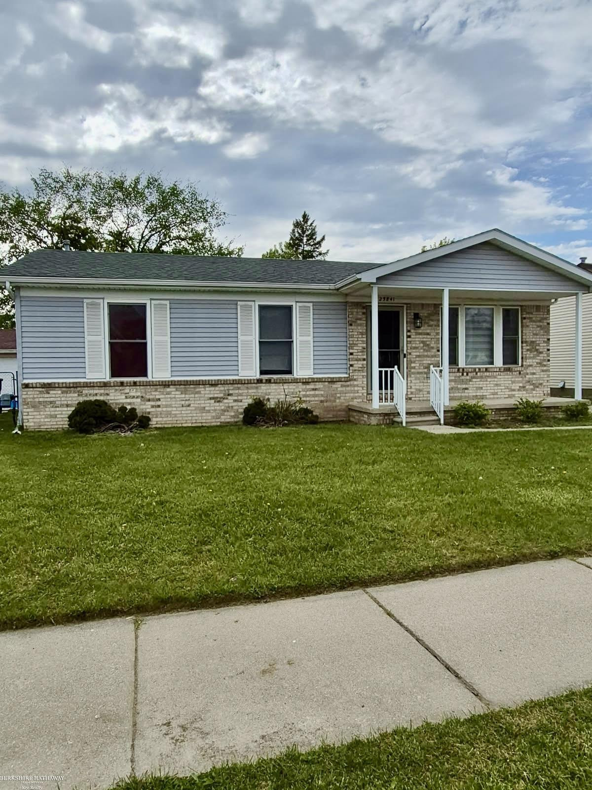 25841 Lehner Court, Roseville, MI 48066
