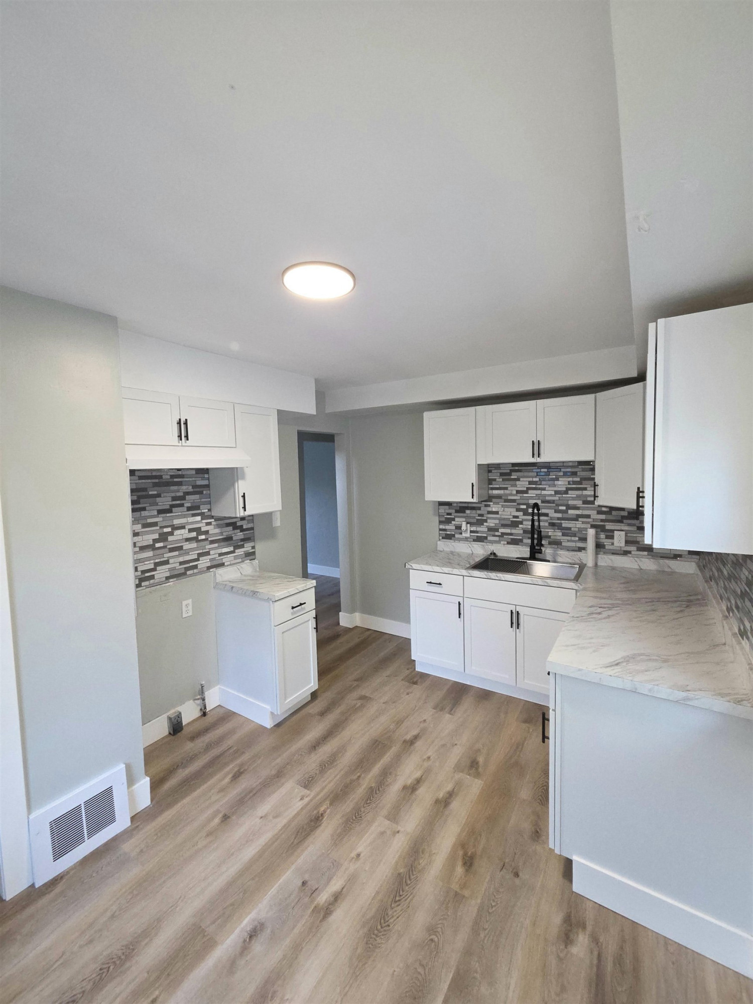 3361 W Ridgeway Avenue, Flint, MI 48504 — Photo 14