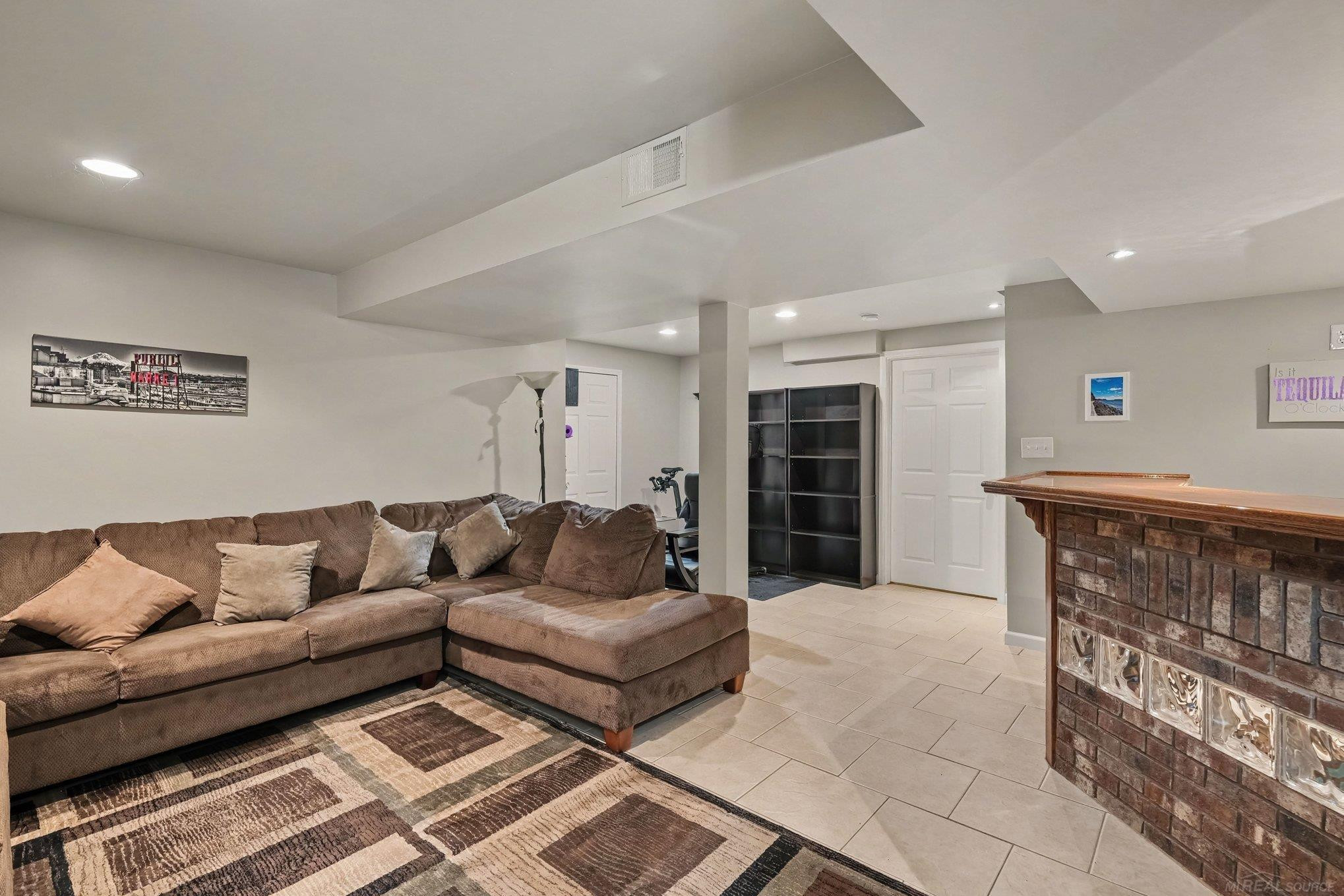 45658 Rathmore Street, MI 48044 — Photo 21