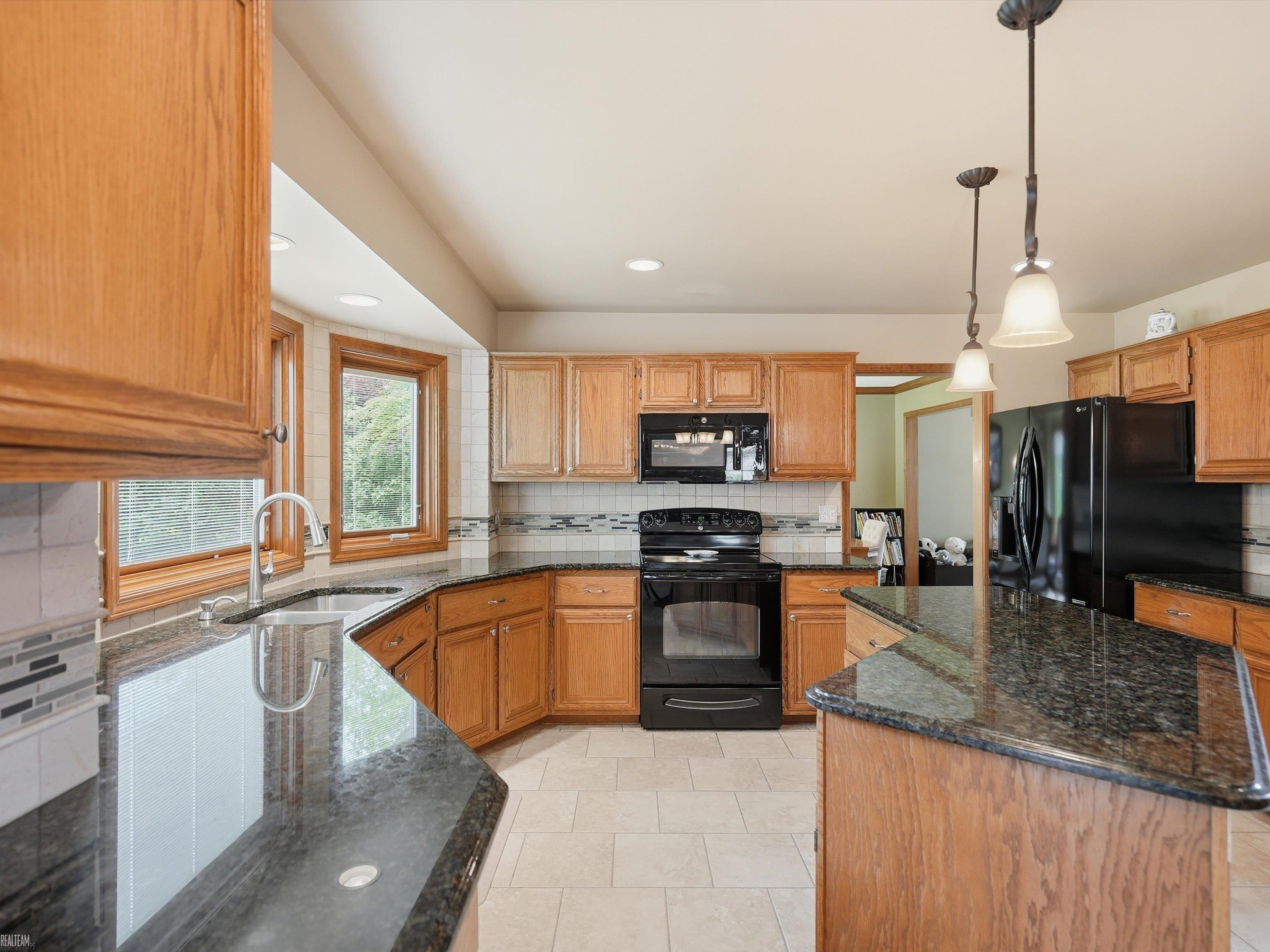 46288 Glen Pointe Drive, Shelby Twp, MI 48315 — Photo 16